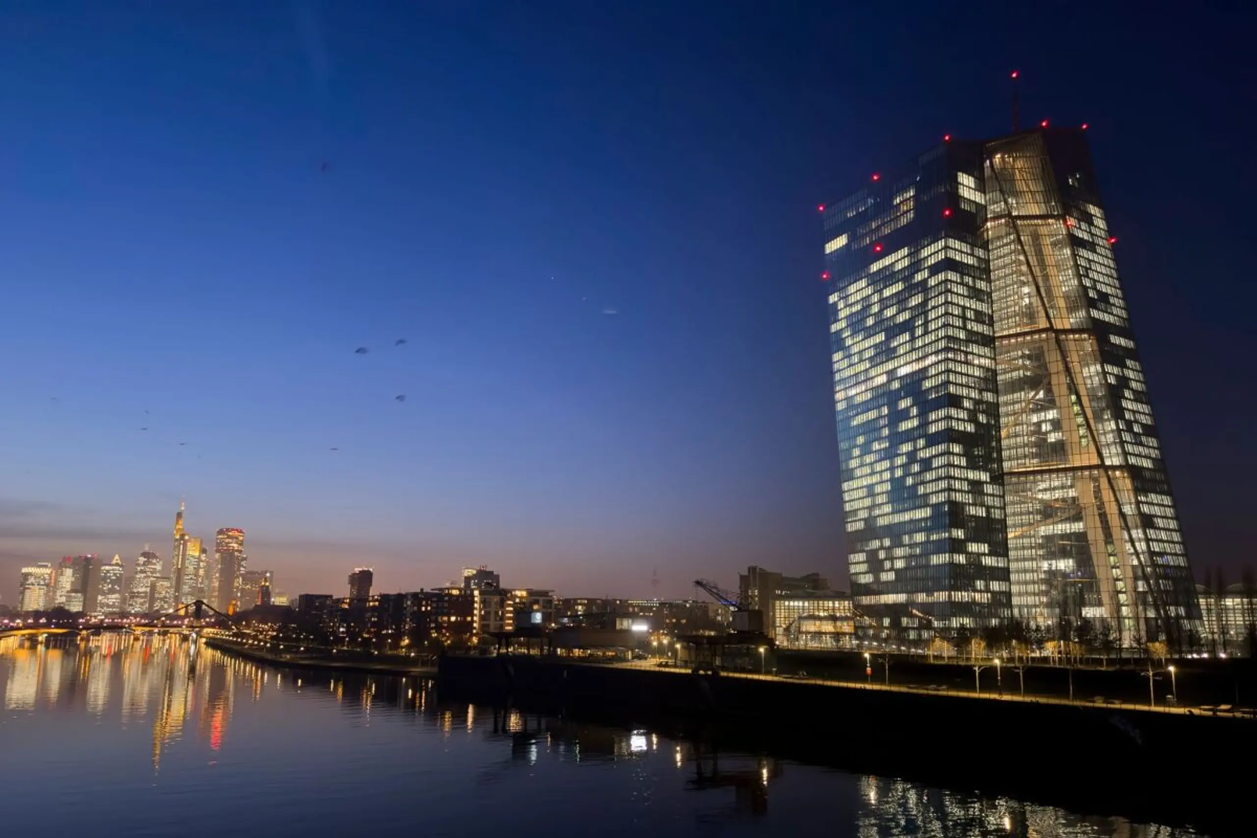 ++ ARCHIVBILD ++ EZB will zu späte Reaktion verhindern