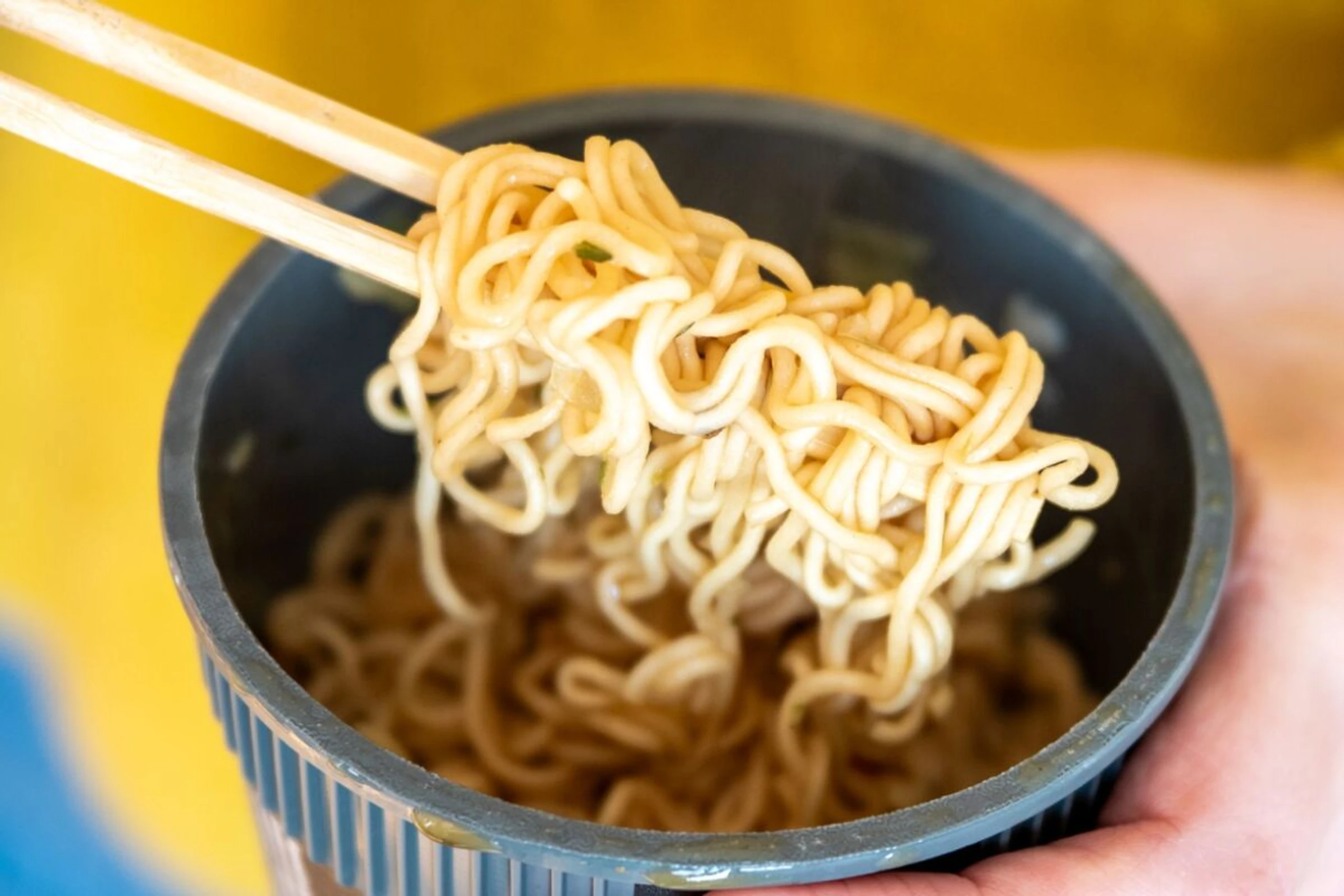 Manche Instantnudeln sind regelrechte "Salzbomben"