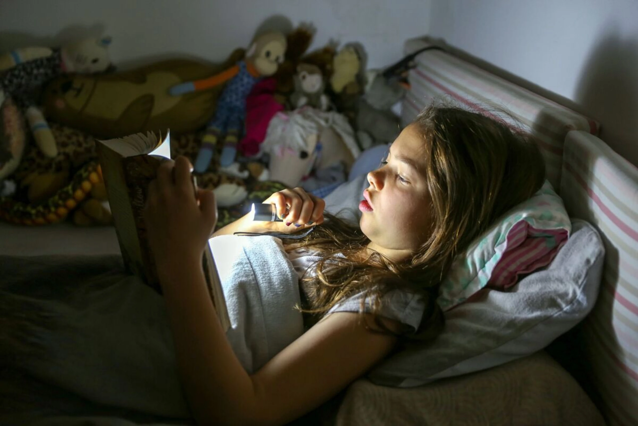 Lesen bei schlechtem Licht verschlechtert weder die Sehkraft nicht