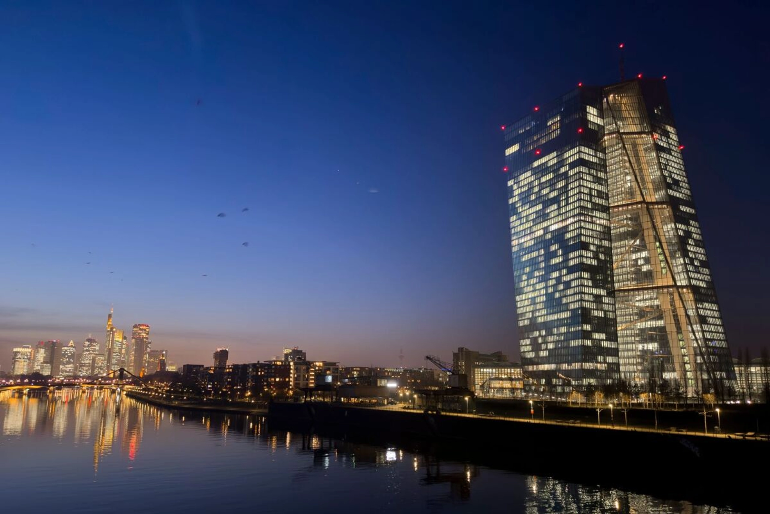 ++ ARCHIVBILD ++ EZB will zu späte Reaktion verhindern