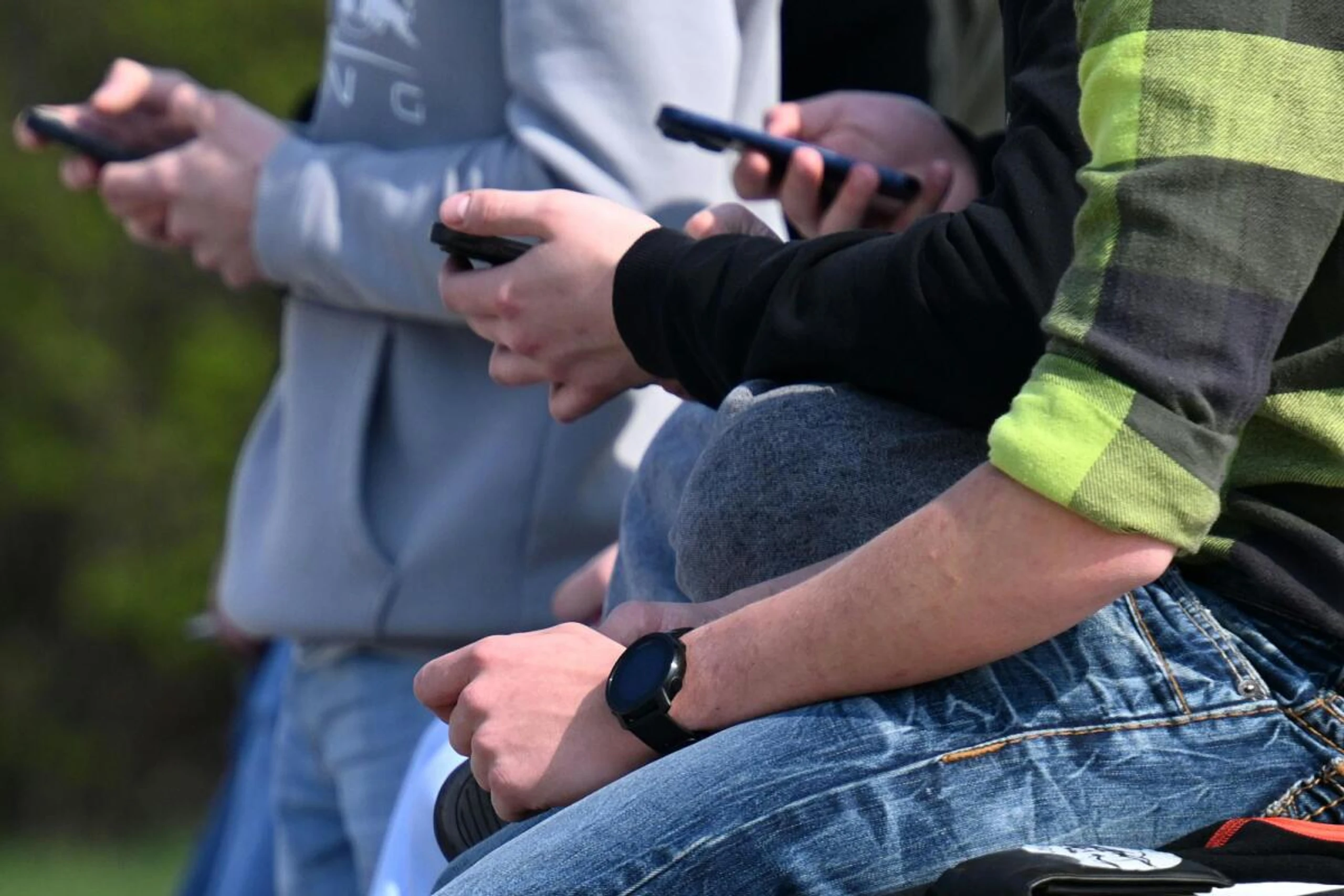 Altersgrenze für Online-Plattformen soll kommen