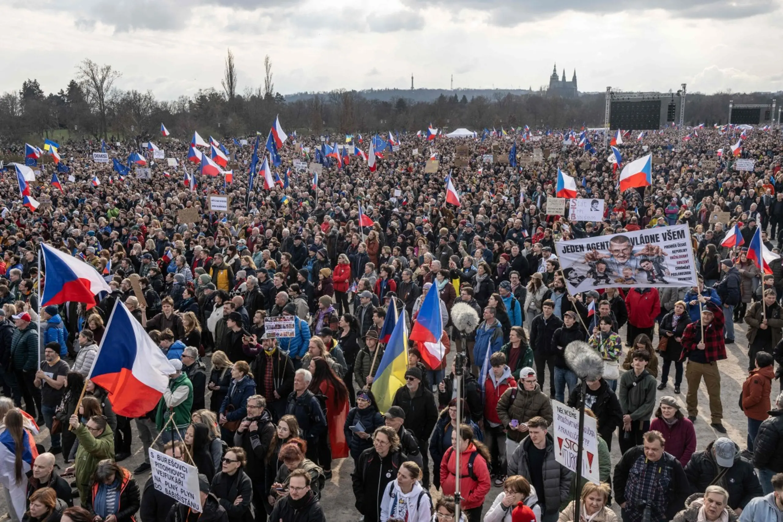 Große Anti-Regierungsdemo in Prag