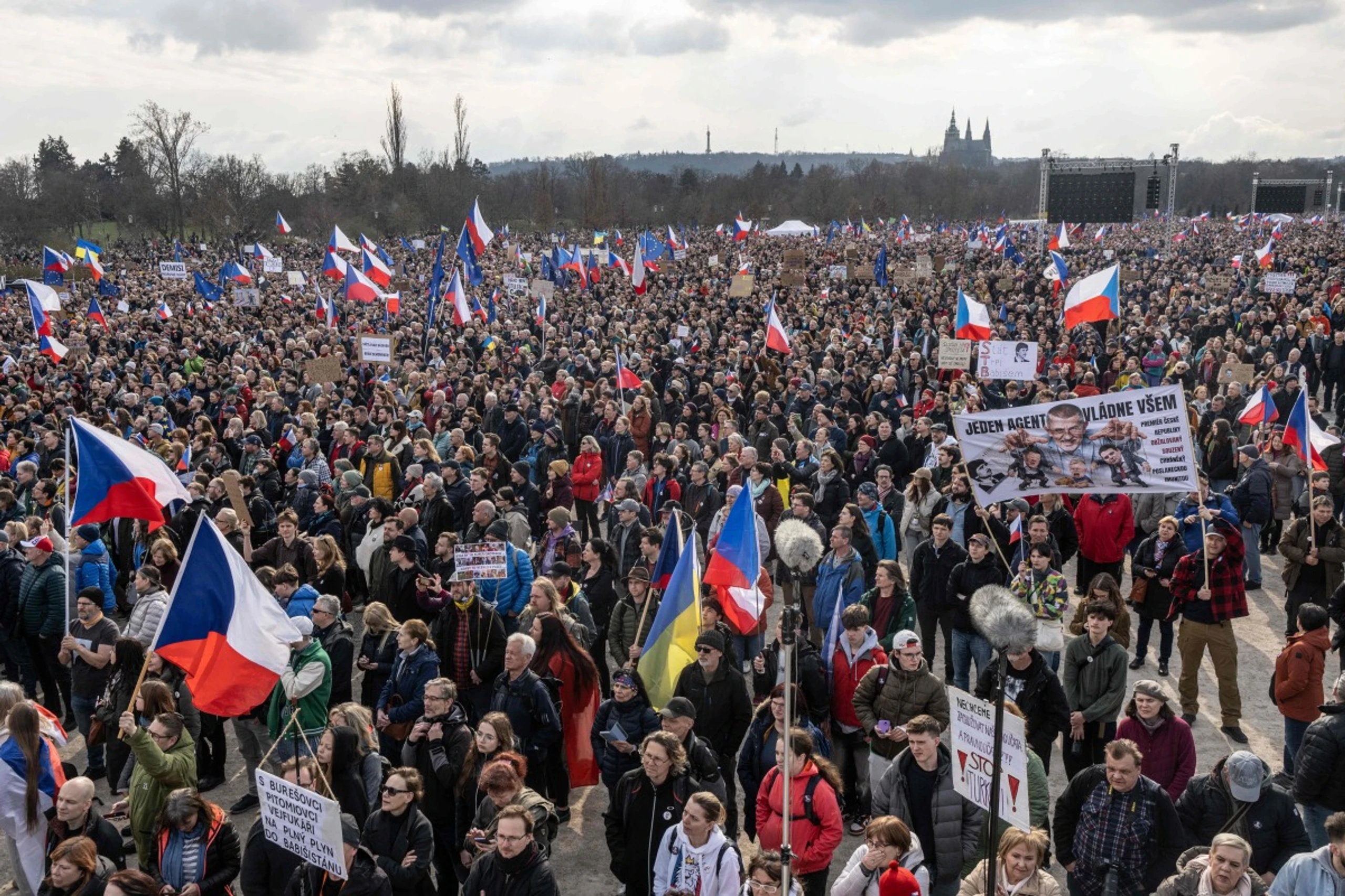 Große Anti-Regierungsdemo in Prag