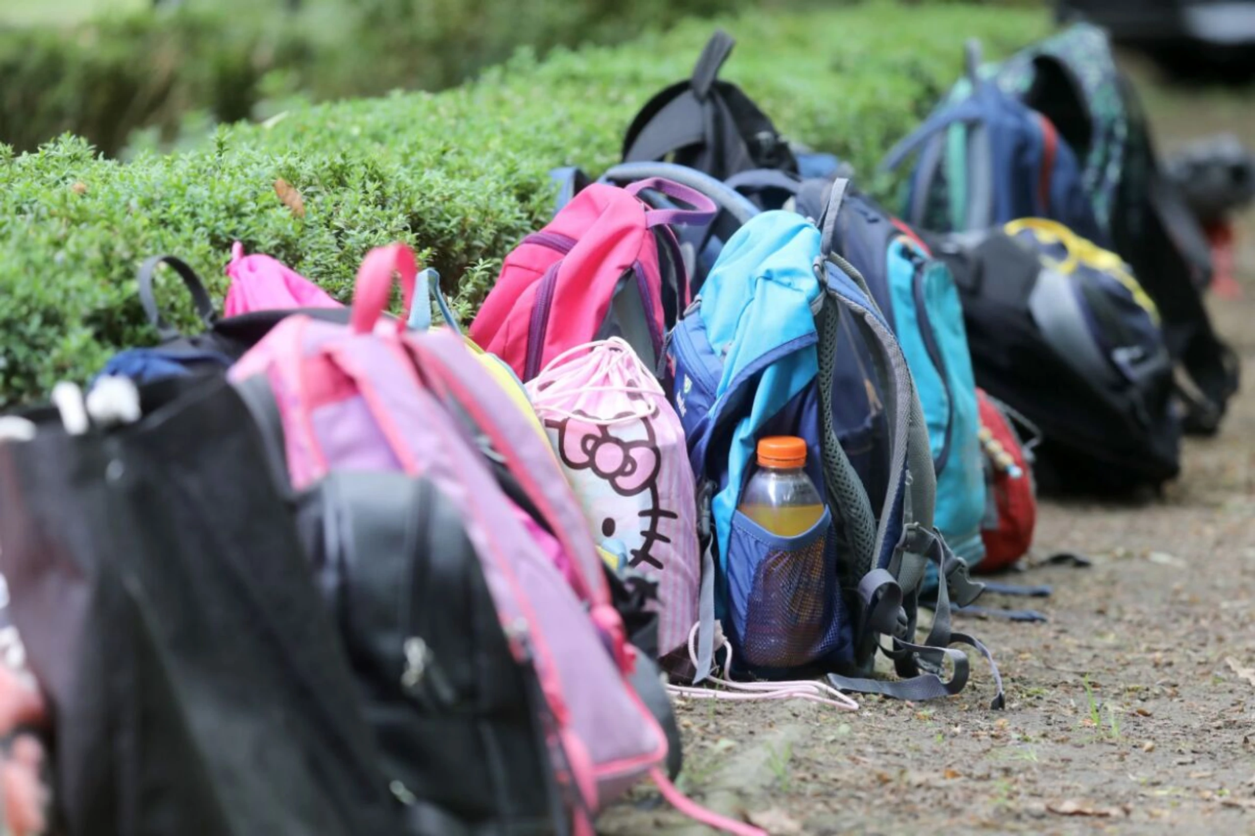 ++ ARCHIVBILD ++ Dreckige Schultaschen besser nicht mit aggressiven Reinigern schrubben