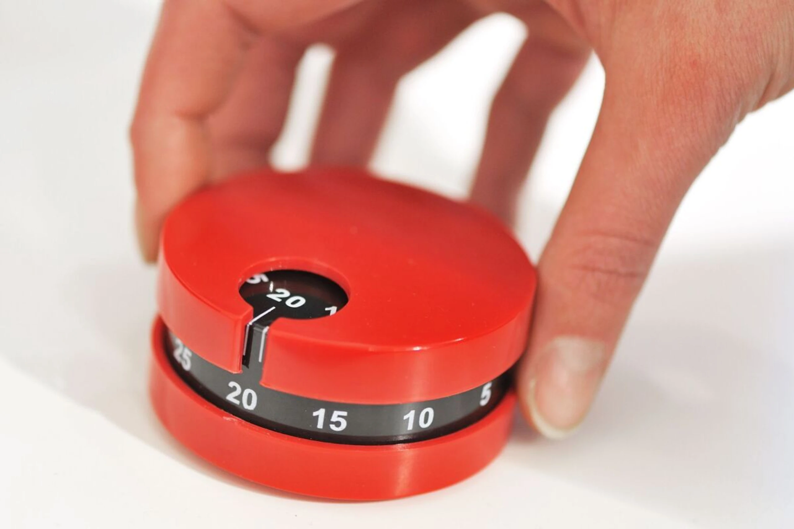 Eine Küchenuhr dient bei der Pomodoro-Technik als Taktgeber