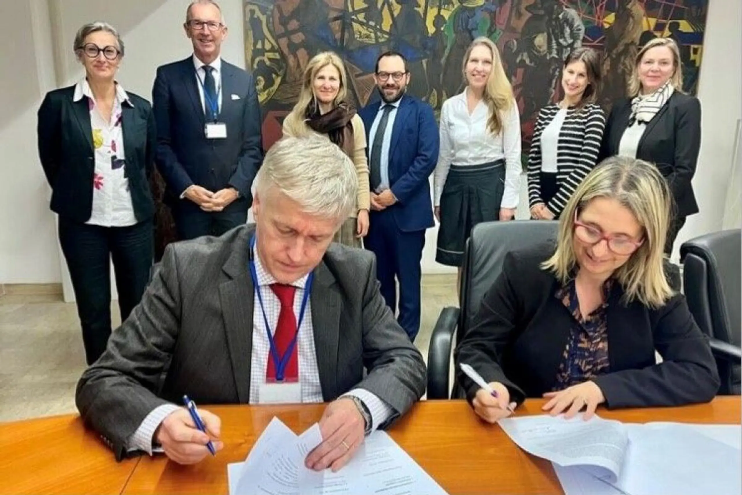 Expertenkommission unterzeichnete Abkommen