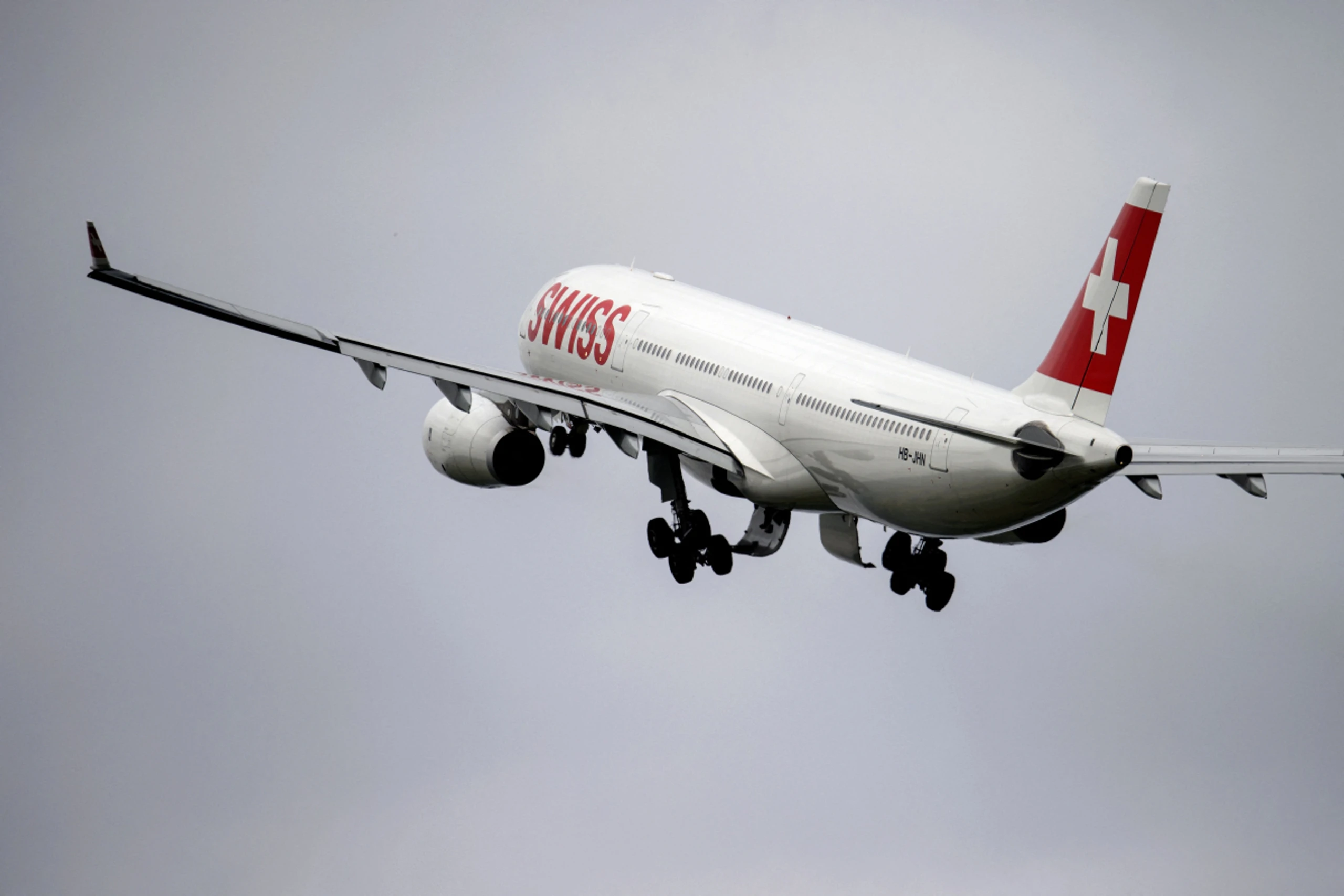 Personalmangel im Cockpit und Flieger mit Triebwerksproblemen