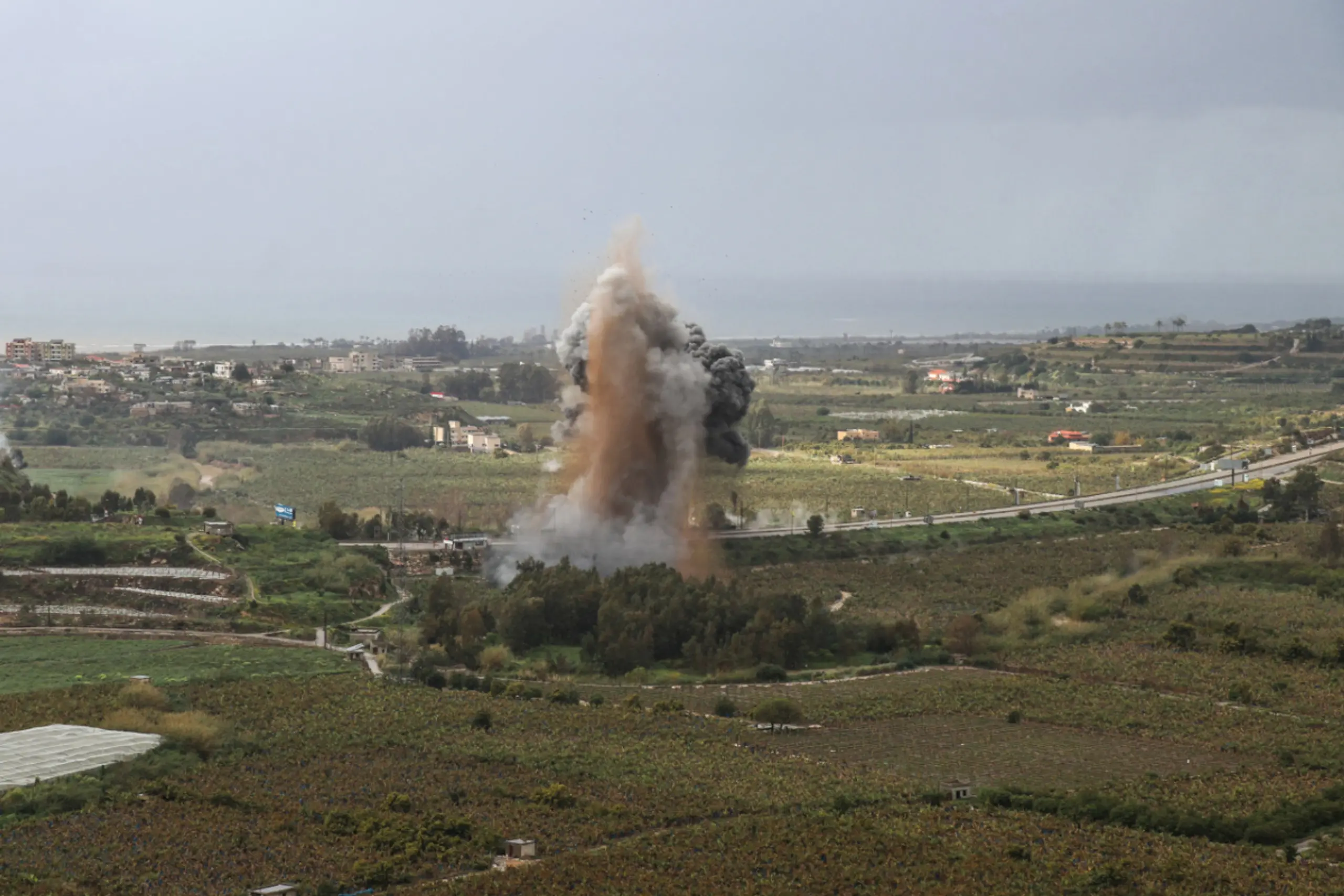Diese Brücke wurde von Israel im Nachbarland gesprengt