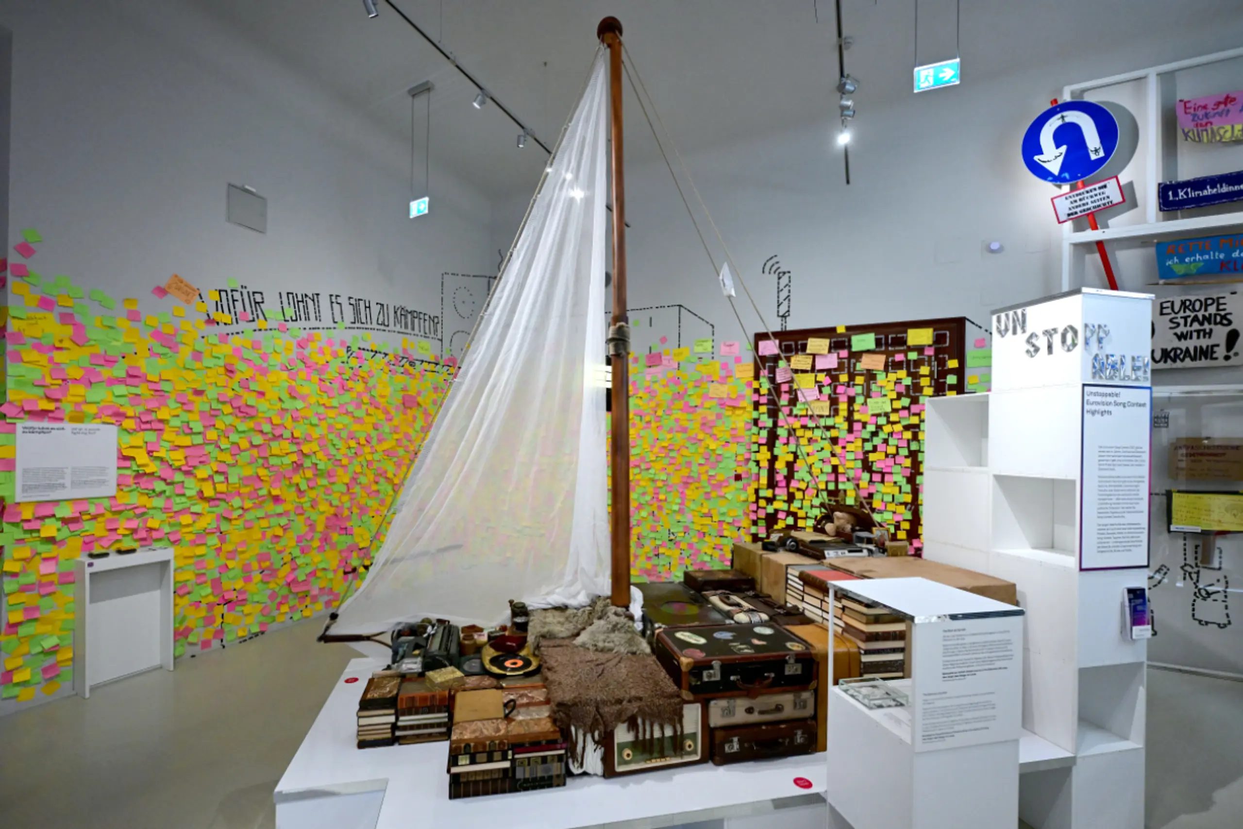 JJs Bühnenbild hat im Museum einen Hafen gefunden