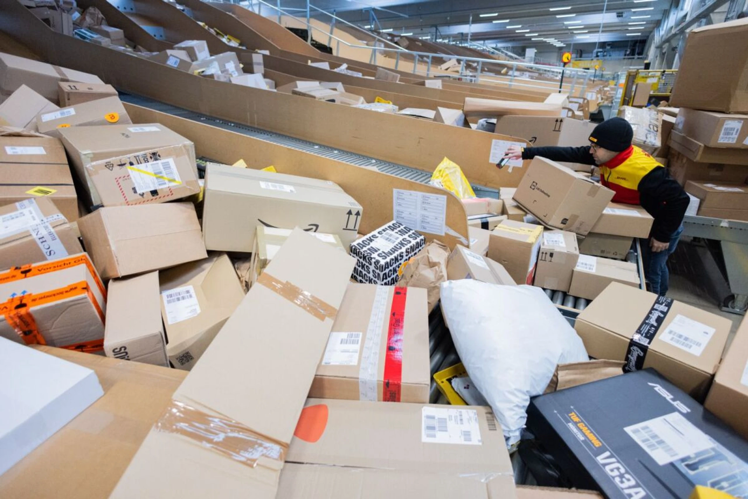 ++ ARCHIVBILD ++ Bearbeitungsgebühren und Zölle für Kleinpakete aus Nicht-EU-Ländern