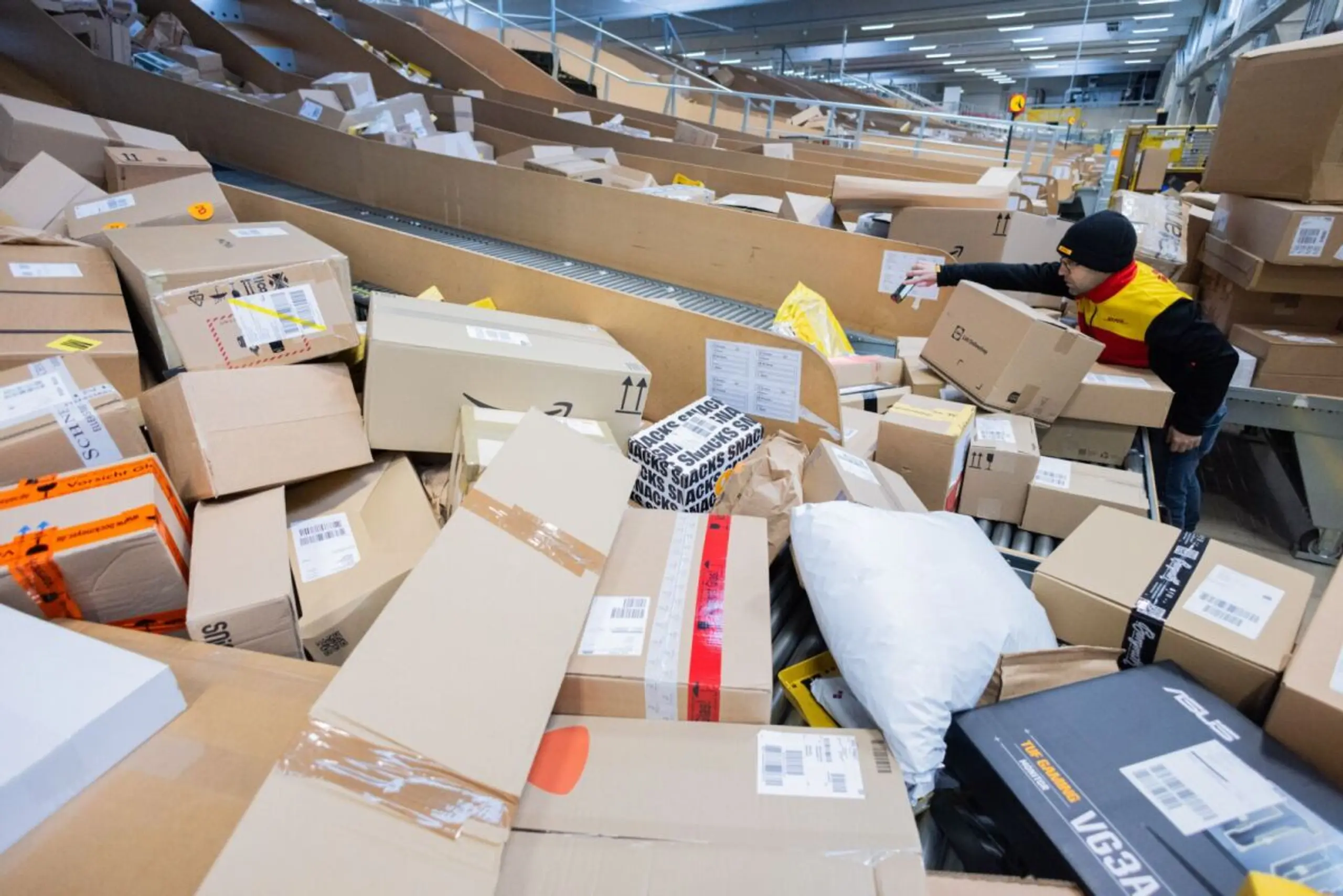 ++ ARCHIVBILD ++ Bearbeitungsgebühren und Zölle für Kleinpakete aus Nicht-EU-Ländern