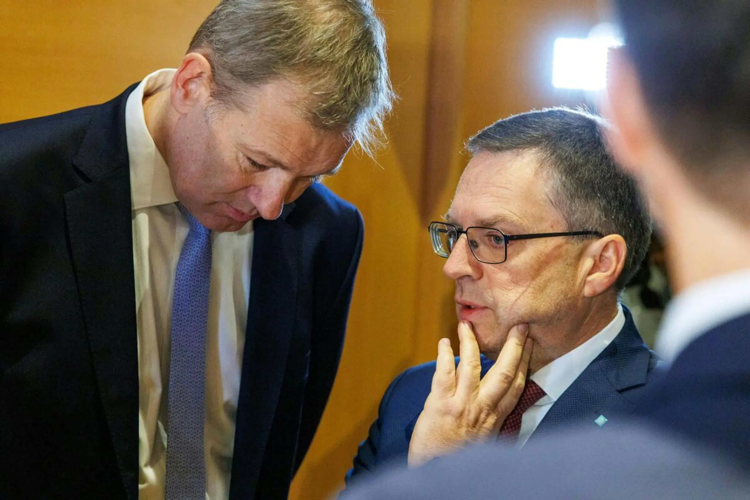 Wöginger und sein Verteidiger Rohregger im Schwurgerichtssal in Linz