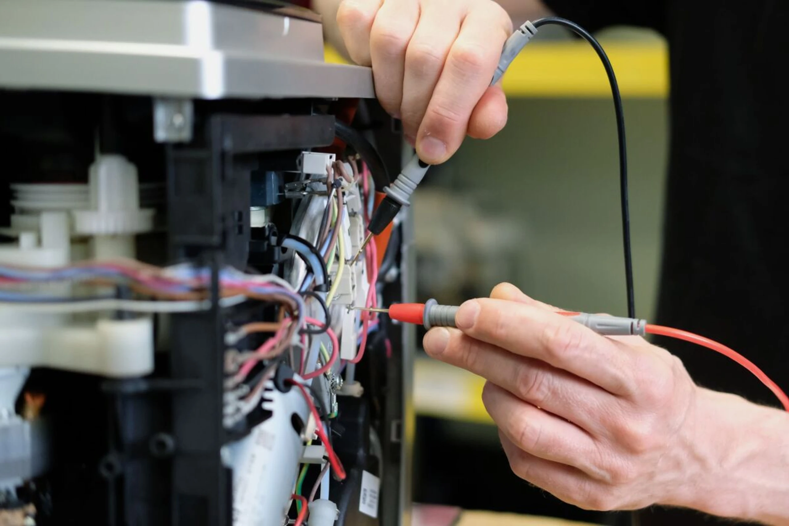 ++ ARCHIVBILD ++ Reparaturen bei Kaffeemaschinen wie Vollautomaten sind gefragt