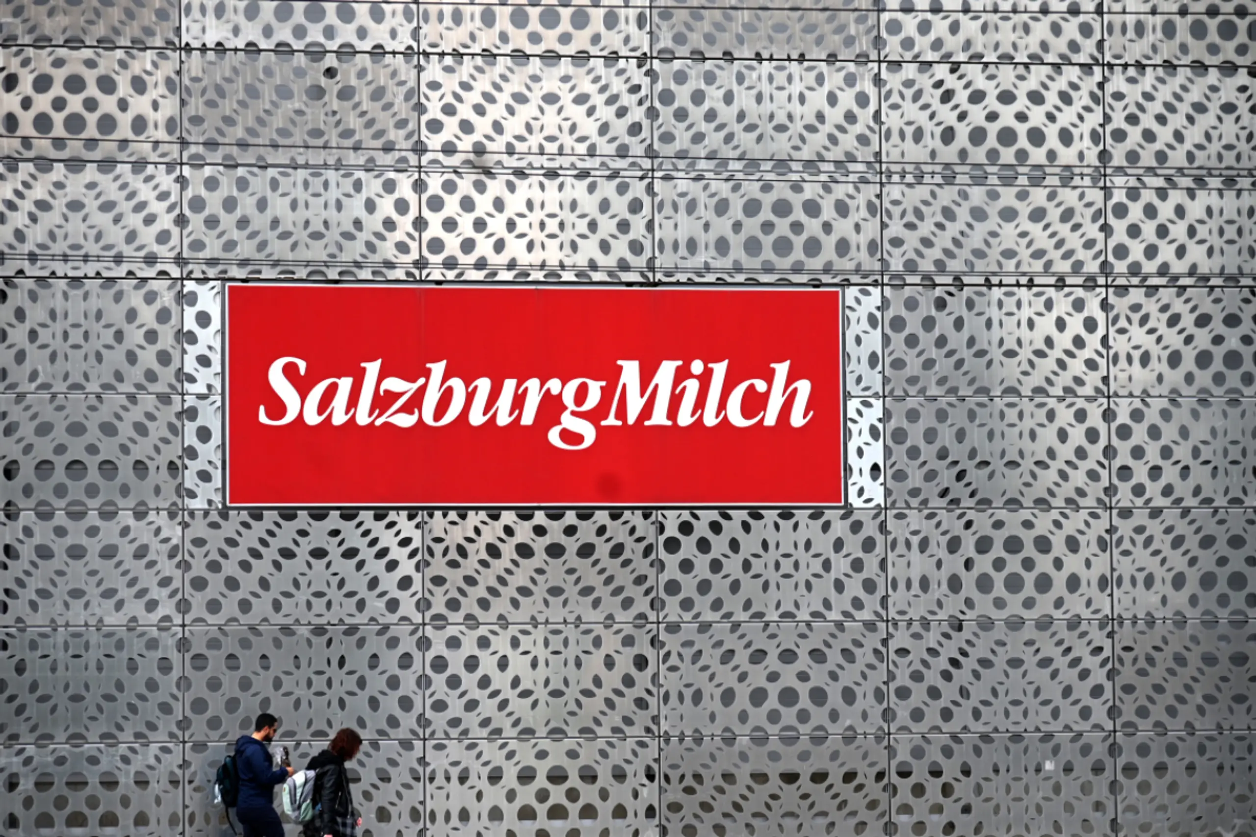 SalzburgMilch darf seinen Konkurrenten schlucken