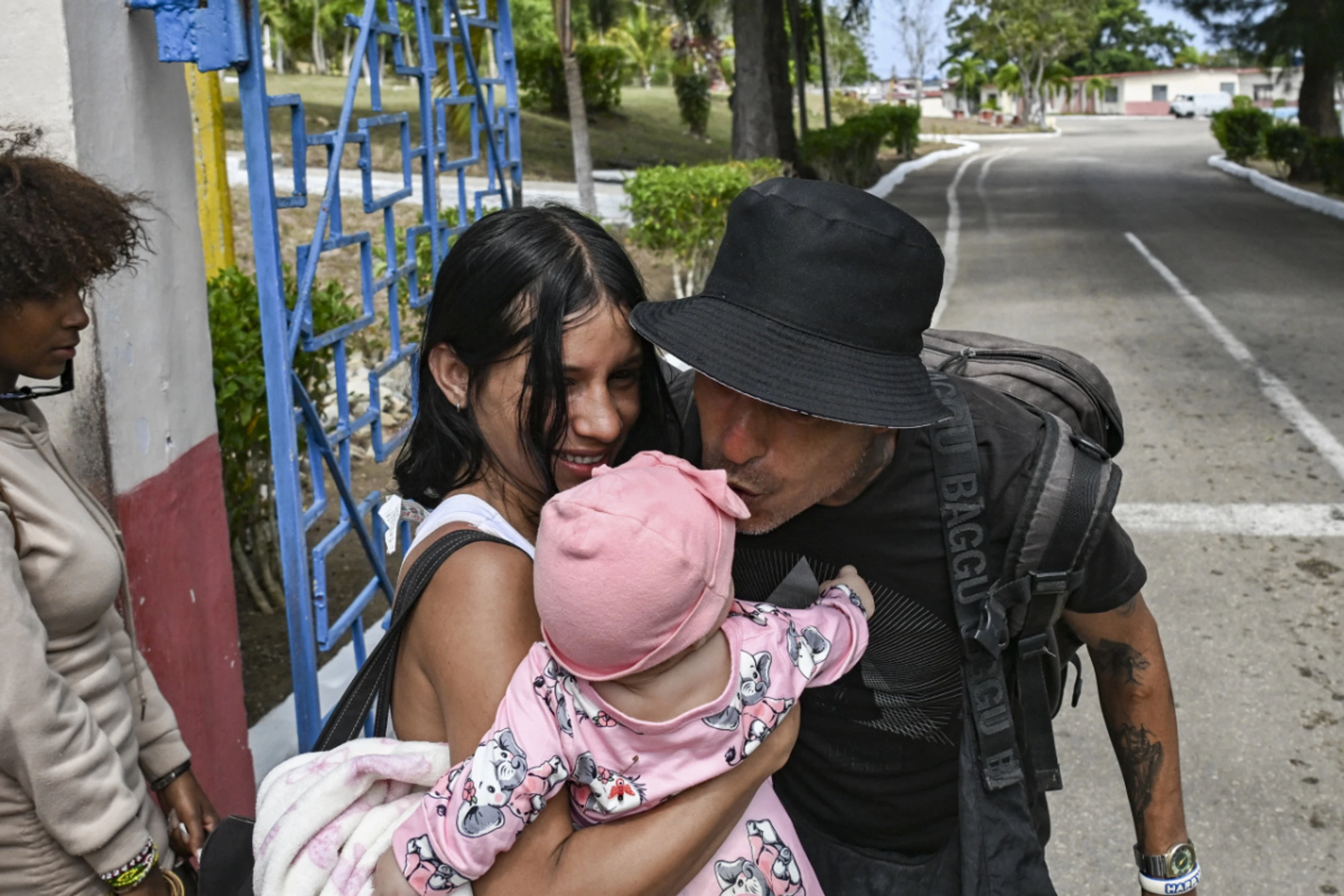 Freigelassener Häftling begrüßt Familie auf Kuba