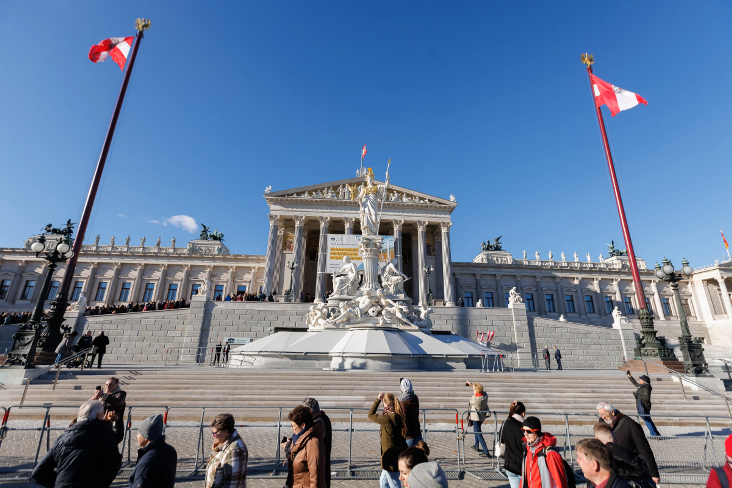 Besucher beim Tag der offenen Tür 2023
