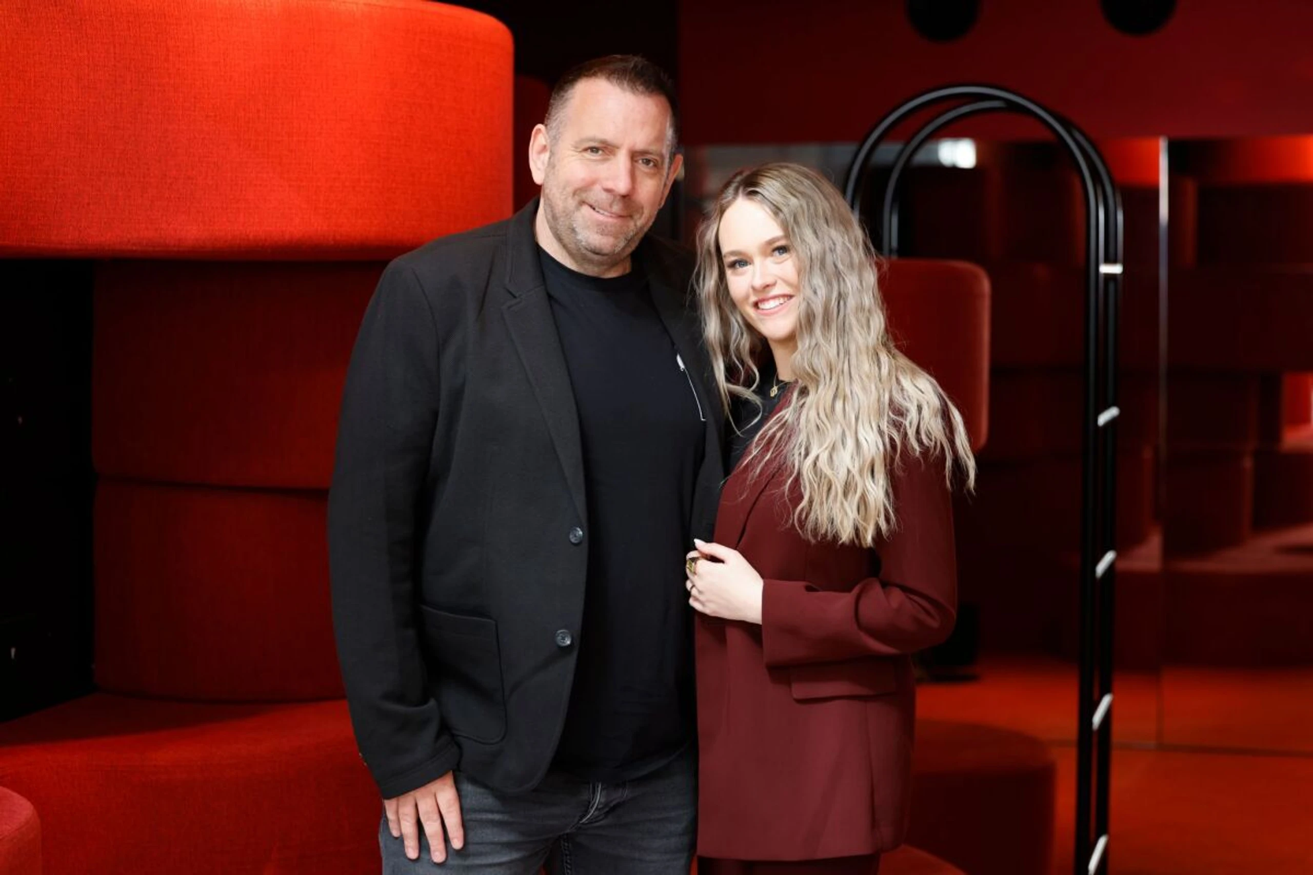 ++ ARCHIVBILD ++ Ikke Hüftgold und Nina Reh verlobten sich in Paris