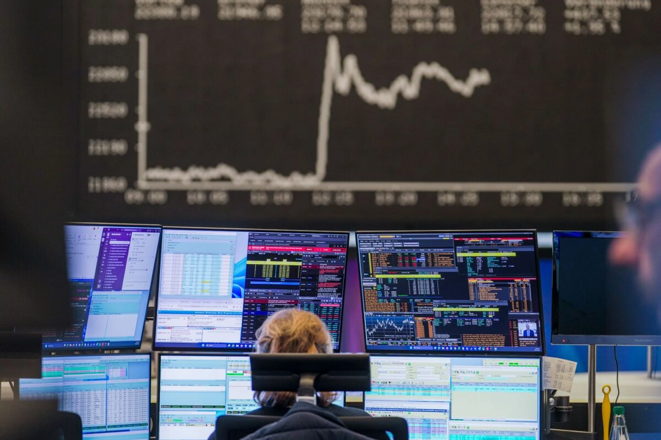 ++ ARCHIVBILD ++ Der deutsche Leitindex DAX machte in der Früh einen Satz nach oben