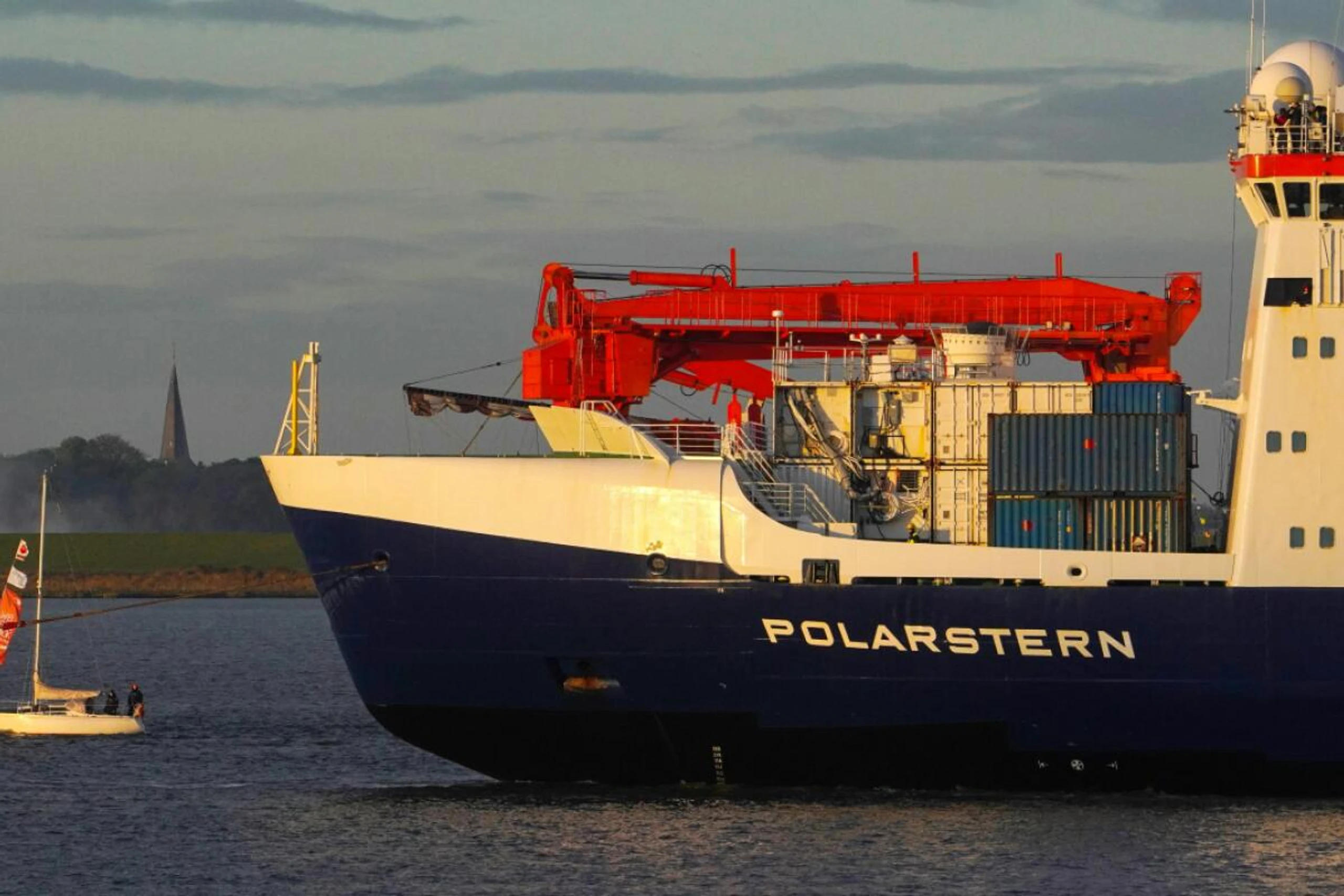 Der Eisbrecher "Polarstern" entdeckte die Insel