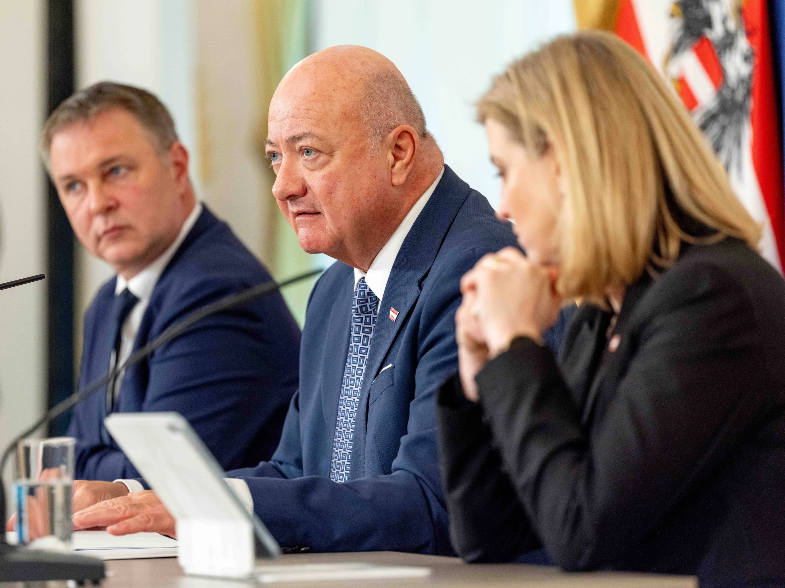 Österreicher interessieren sich für Politik, vertrauen ihr aber nicht