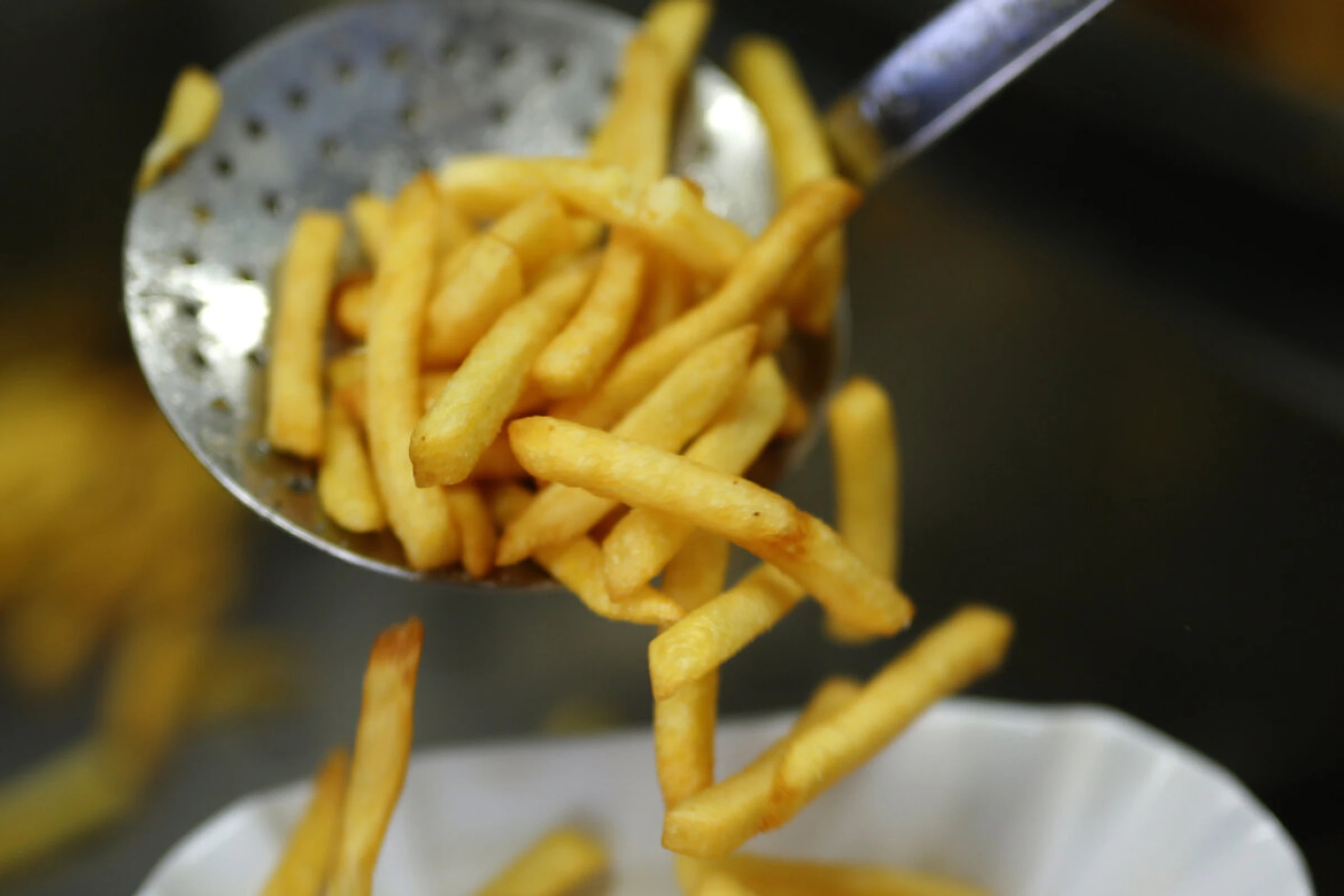 Pommes kann man auch schonend frittieren