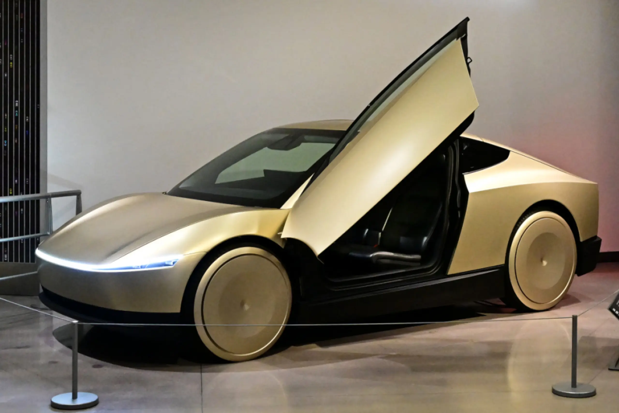 Prototyp des Tesla Cybercab, das laut Plan völlig autonom fahren soll