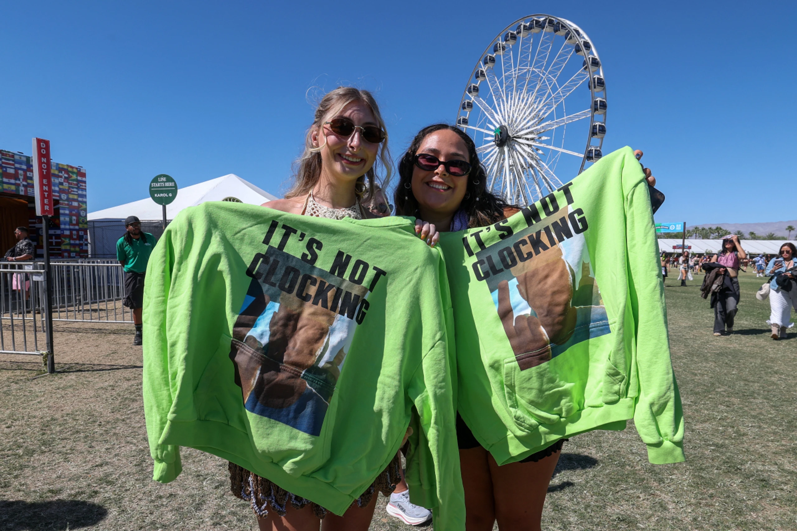Fans haben sich bein Coachella mit Bieber-Sweater eingedeckt