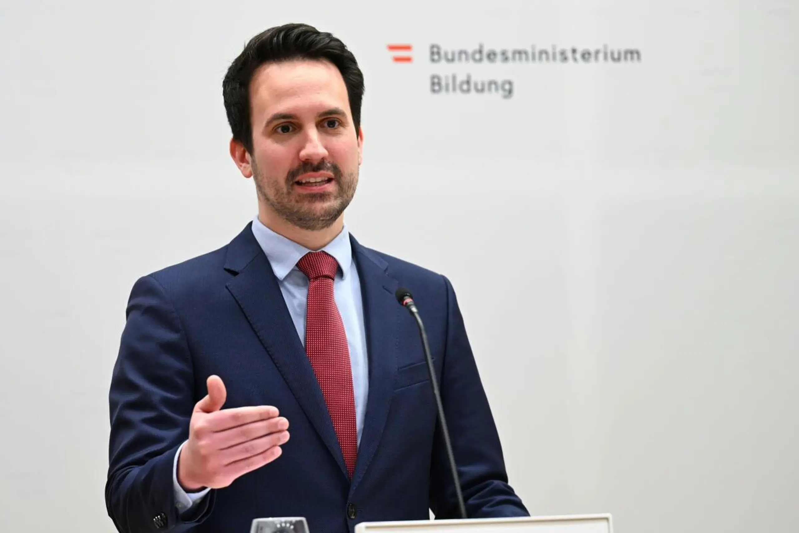 Wiederkehr will Schuldaten transparent machen