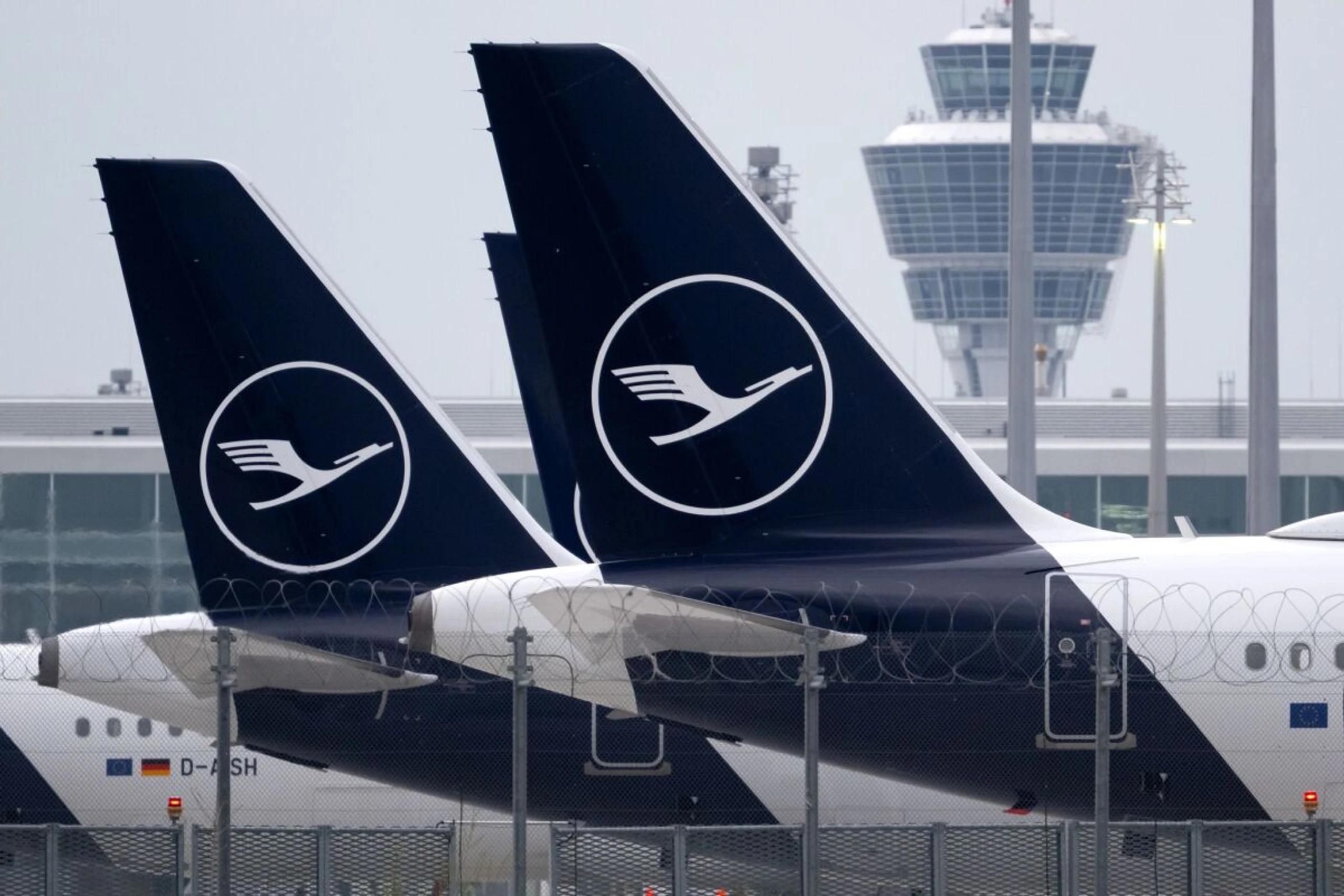 Erneut bleiben Lufthansa-Flieger am Boden