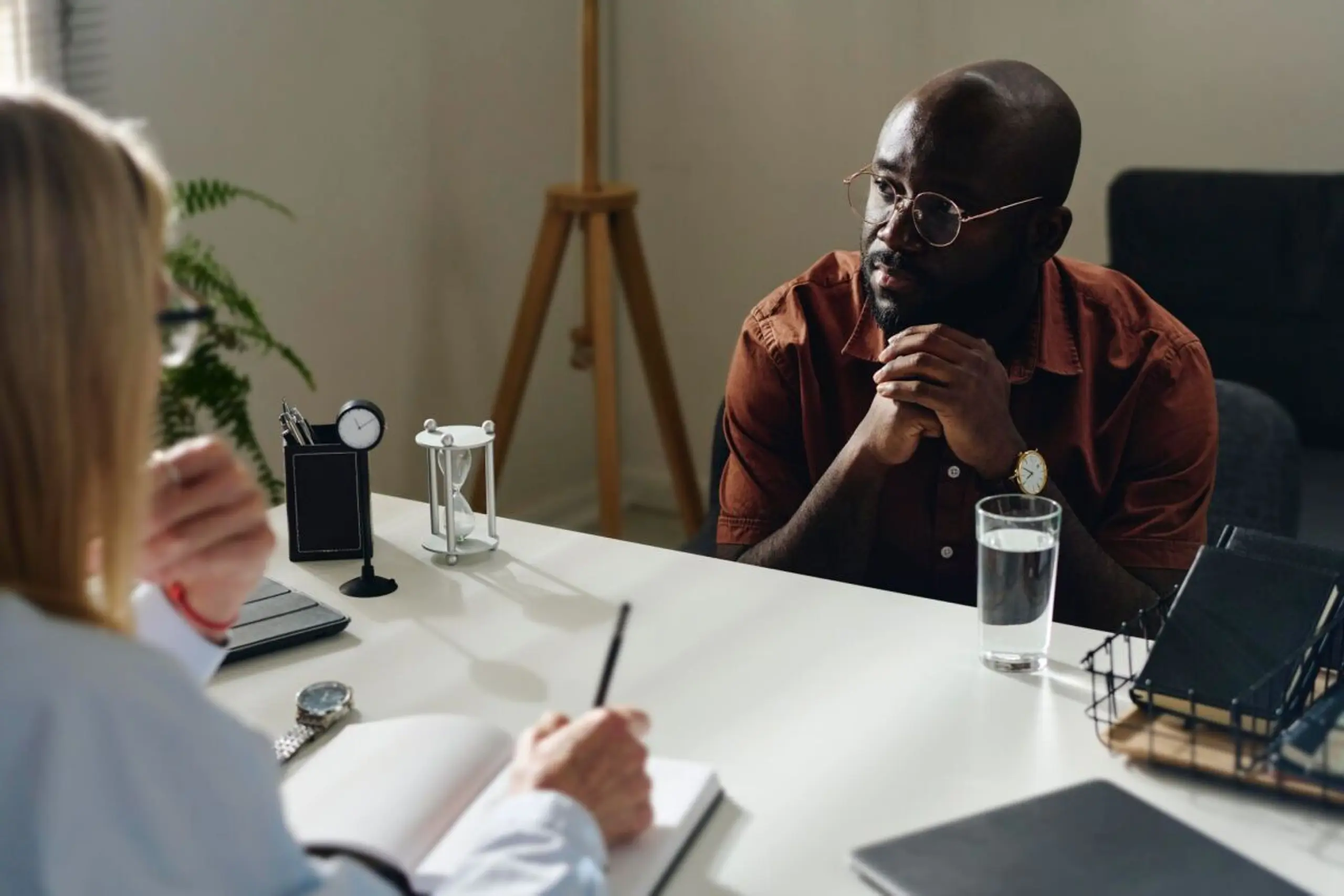 Methoden wie EMDR oder ACT können eine Psychotherapie gezielt ergänzen