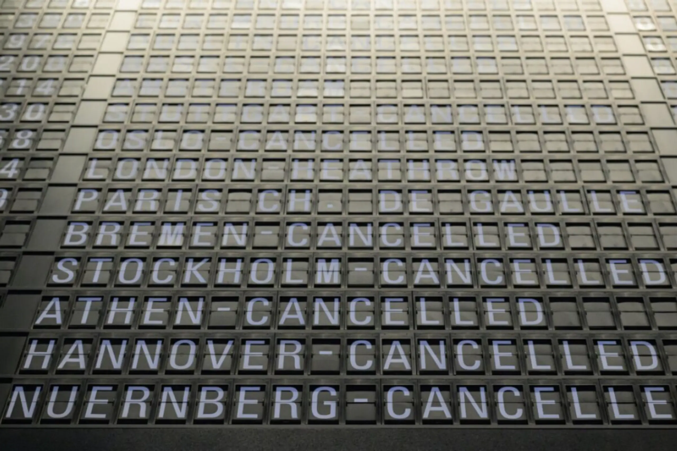Hunderte Lufthansa-Flüge in Frankfurt und München gestrichen
