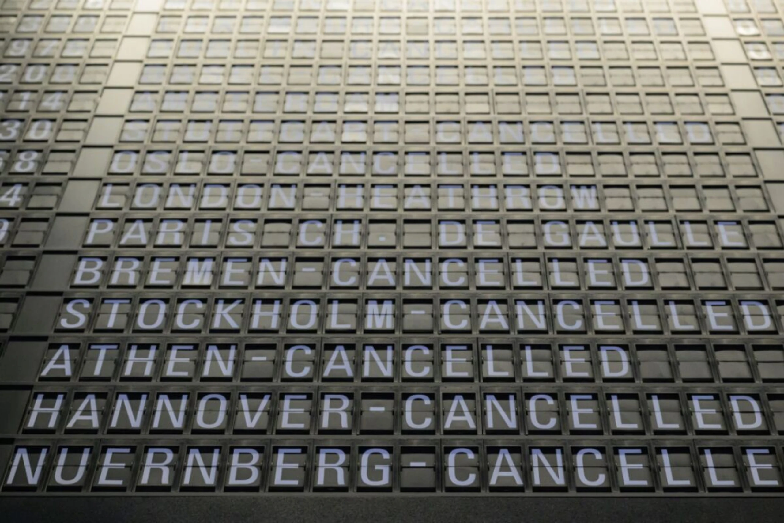 Hunderte Lufthansa-Flüge in Frankfurt und München gestrichen