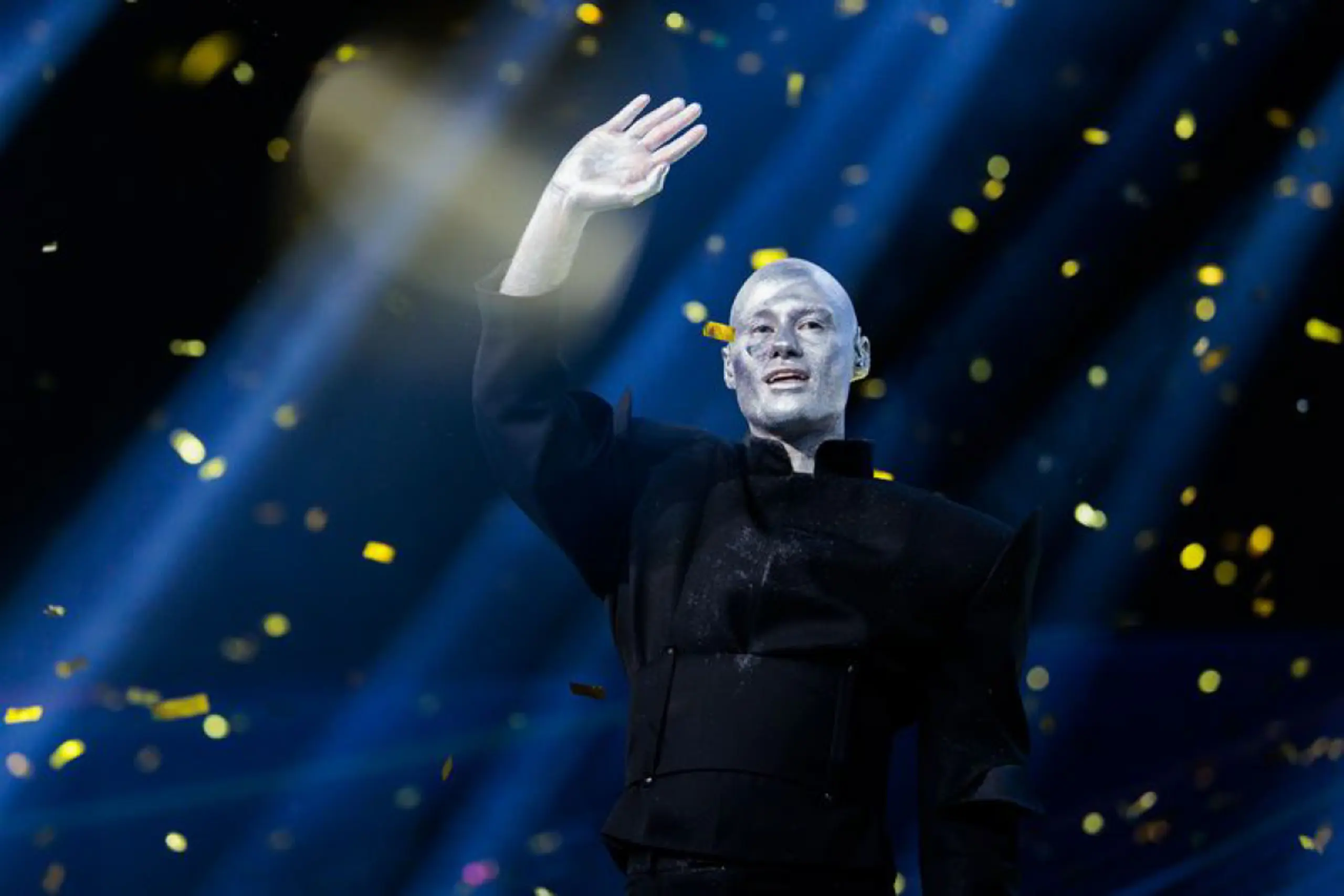 ++ HANDOUT ++ Ein Blue-Man-Group-Mitglied in Silber: Lion Ceccah aus Litauen