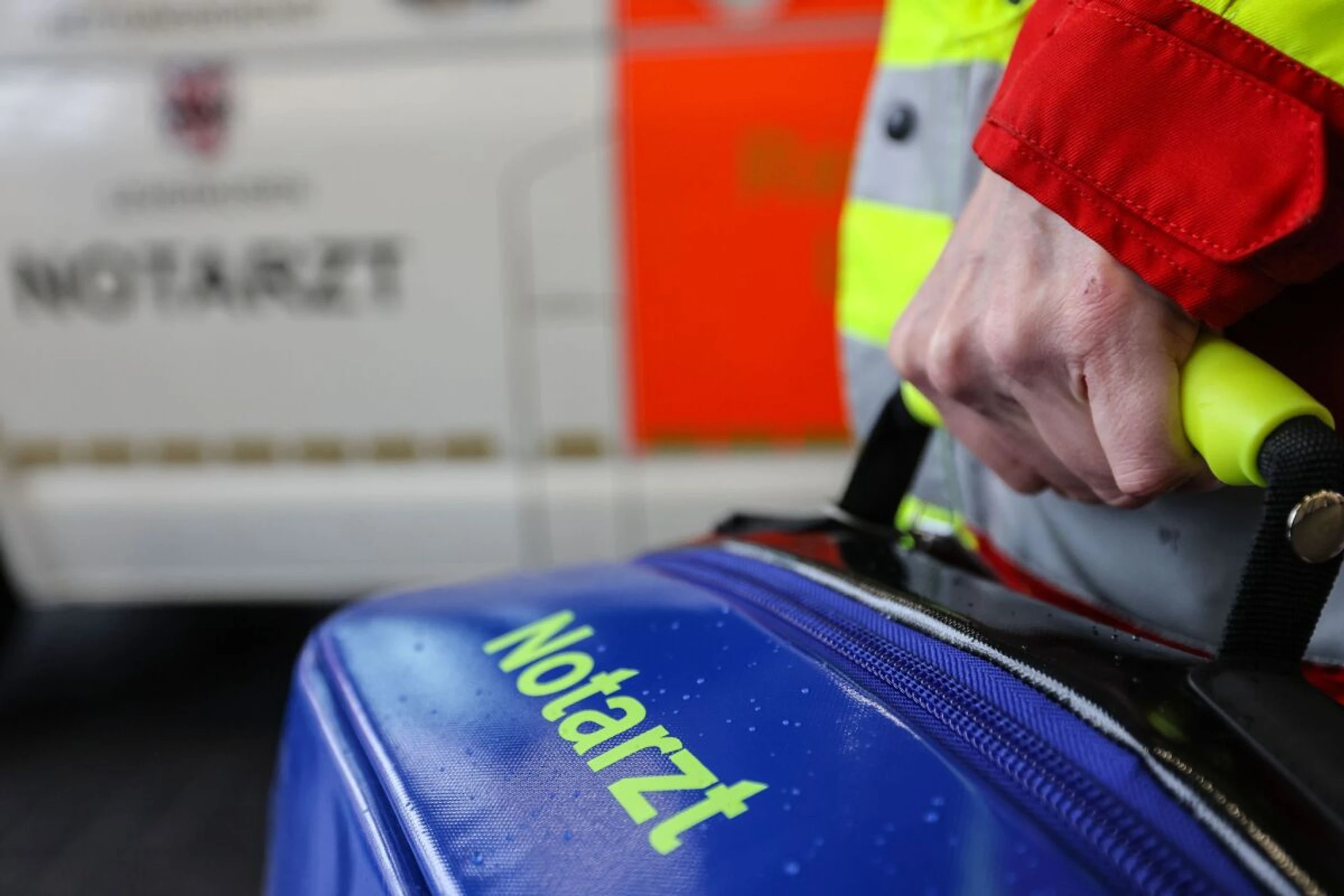 Bei Verdacht auf eine Vergiftung gilt: sofort den Notarzt rufen