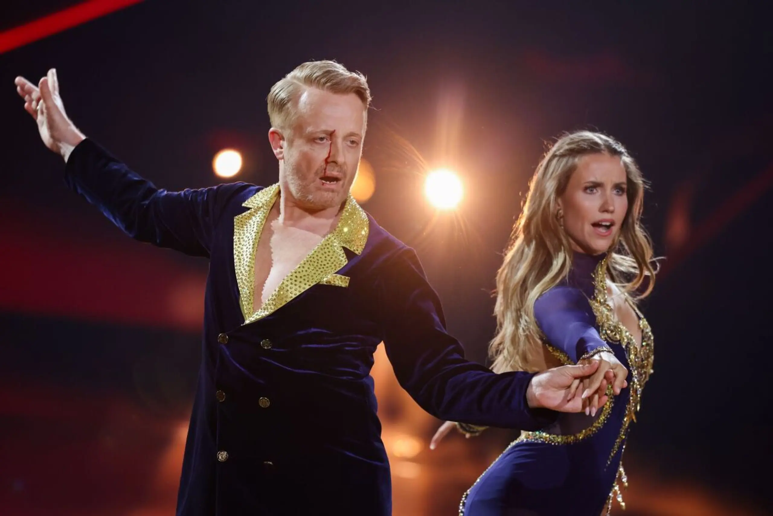 Blutender Ross Antony und Mariia Maksina beendeten ihren Tanz