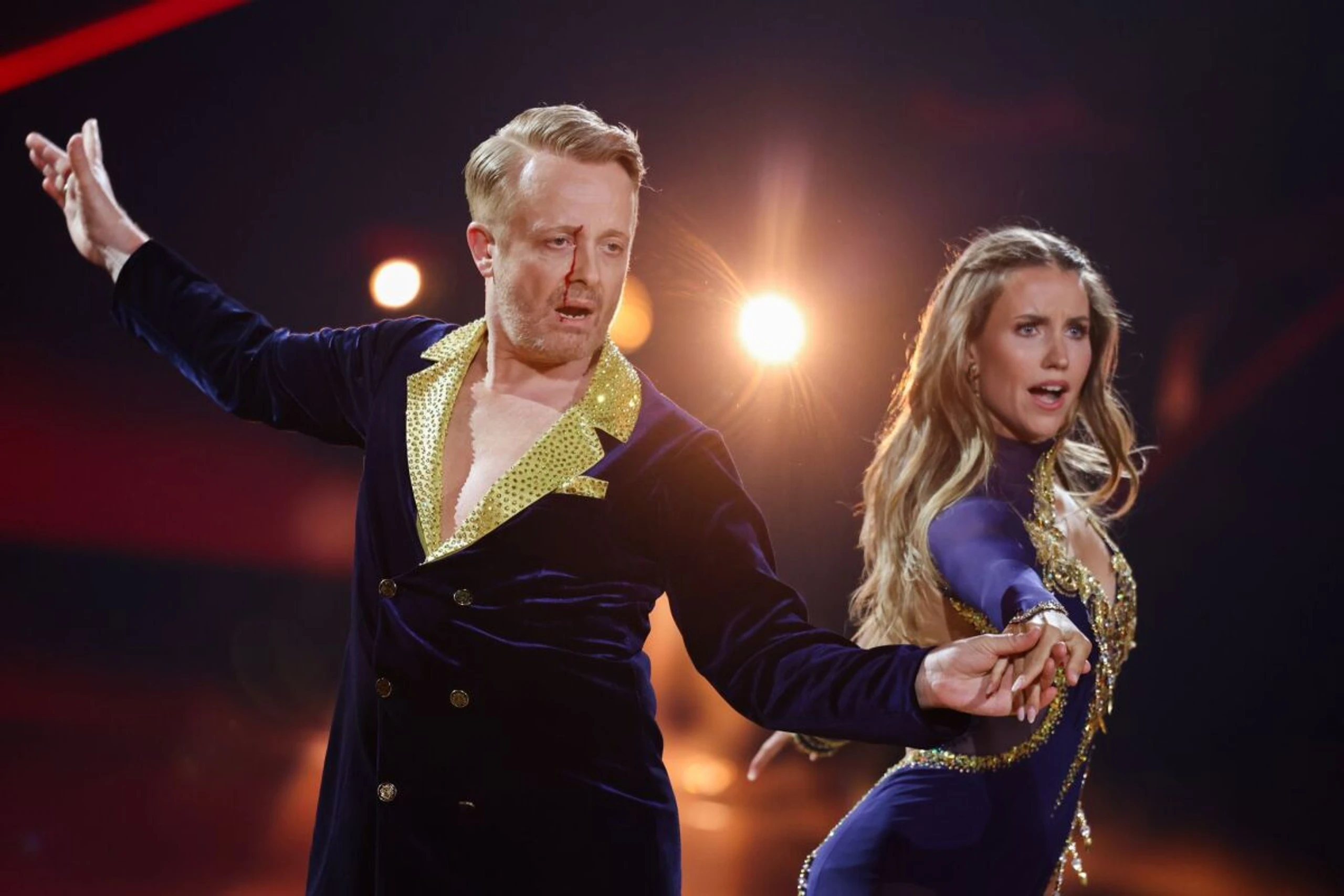 Blutender Ross Antony und Mariia Maksina beendeten ihren Tanz