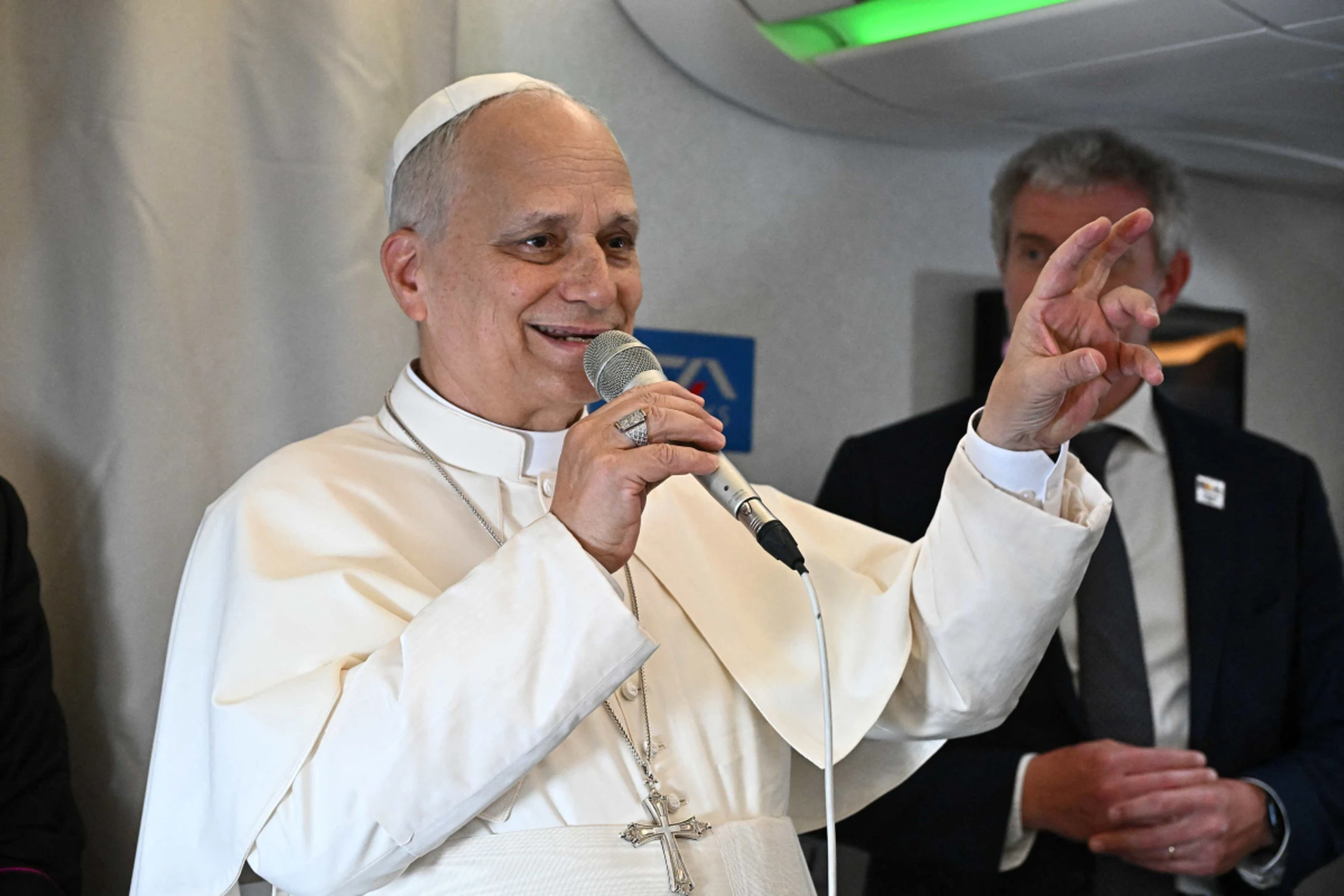Papst Leo XIV. spricht auf dem Flug nach Angola