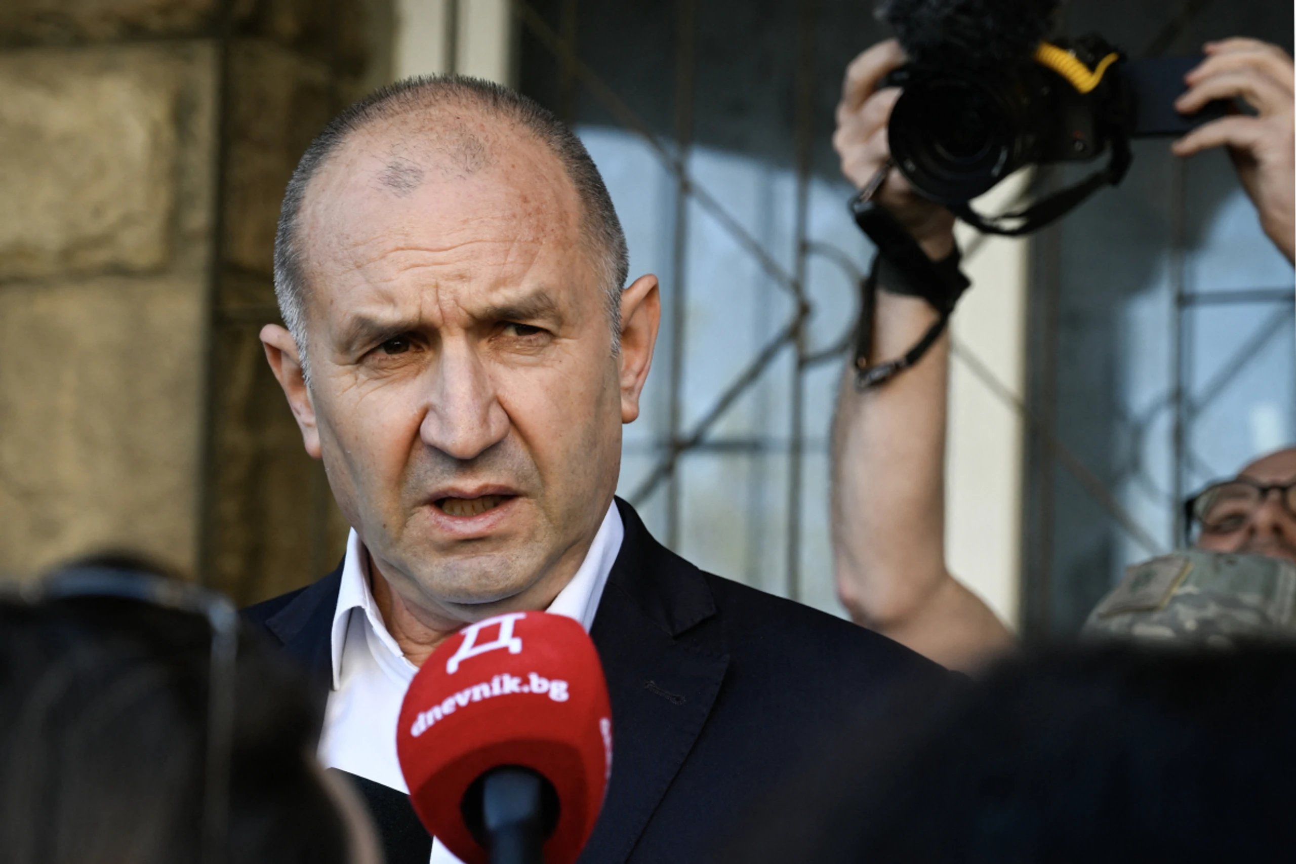 Ex-Präsident Rumen Radew nach der Stimmabgabe in Sofia