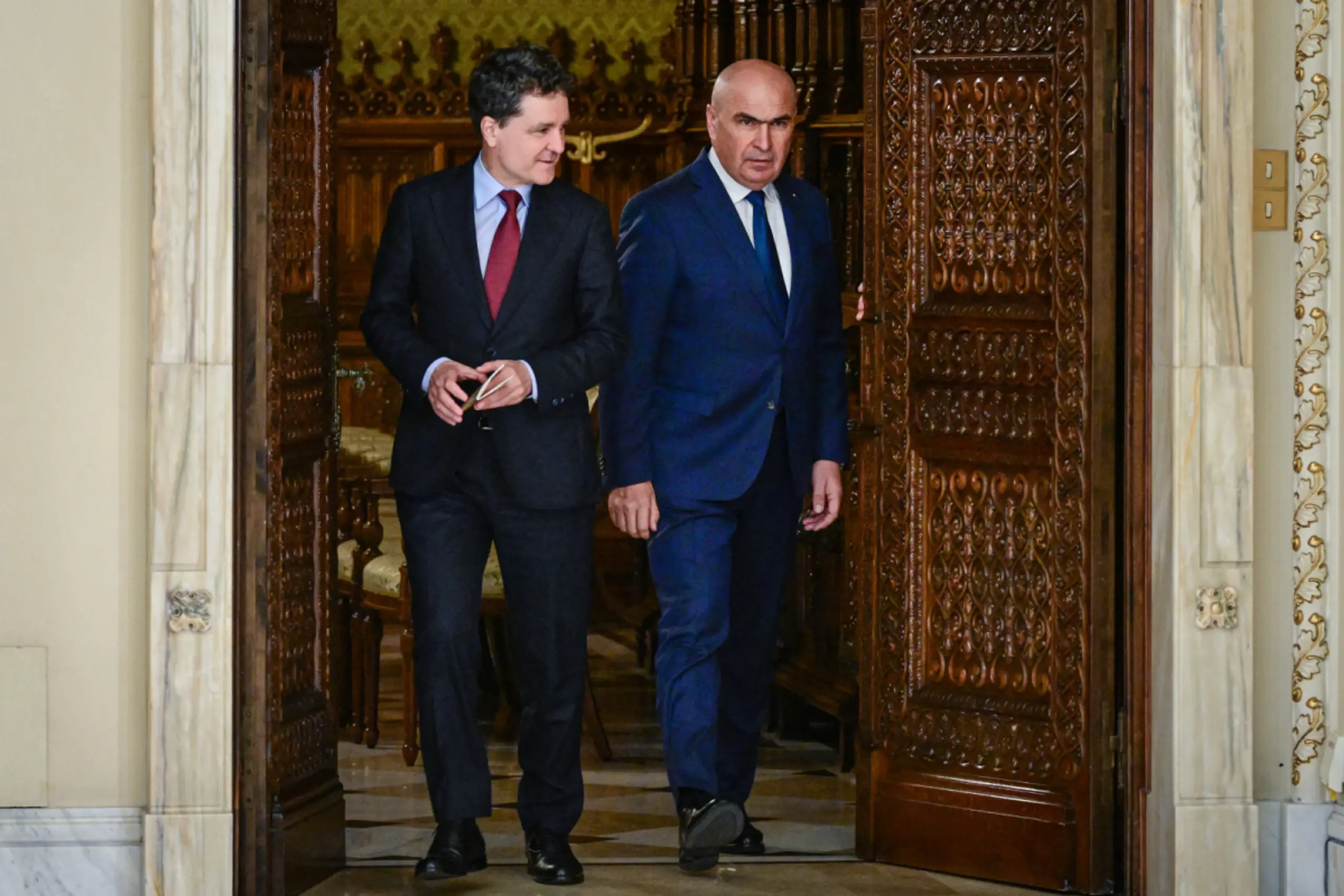 Präsident Dan und Premier Bolojan bei Ernennung im Vorjahr