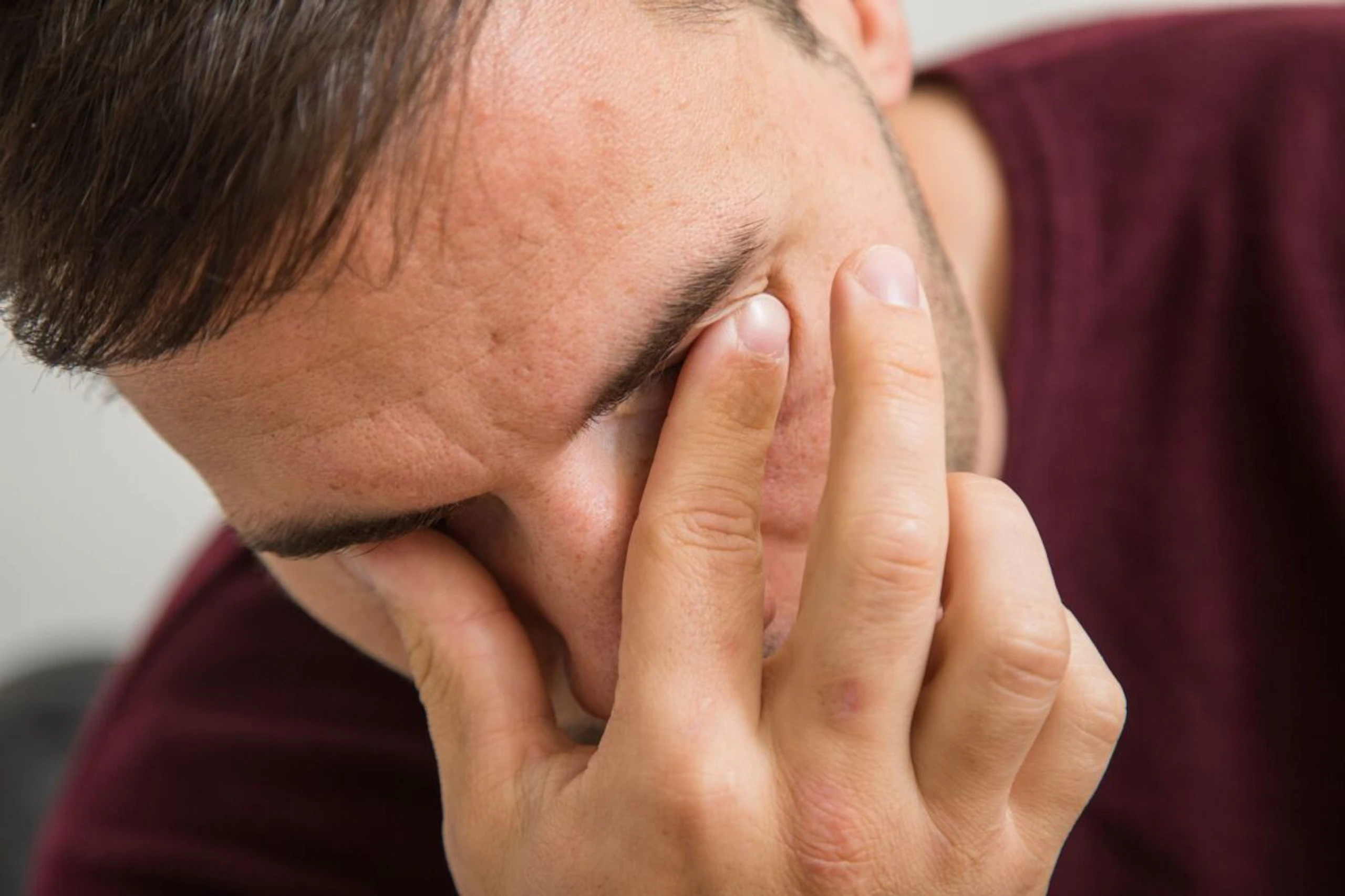 Rauchen schädigt die feinen Gefäße und Nervenzellen im Auge