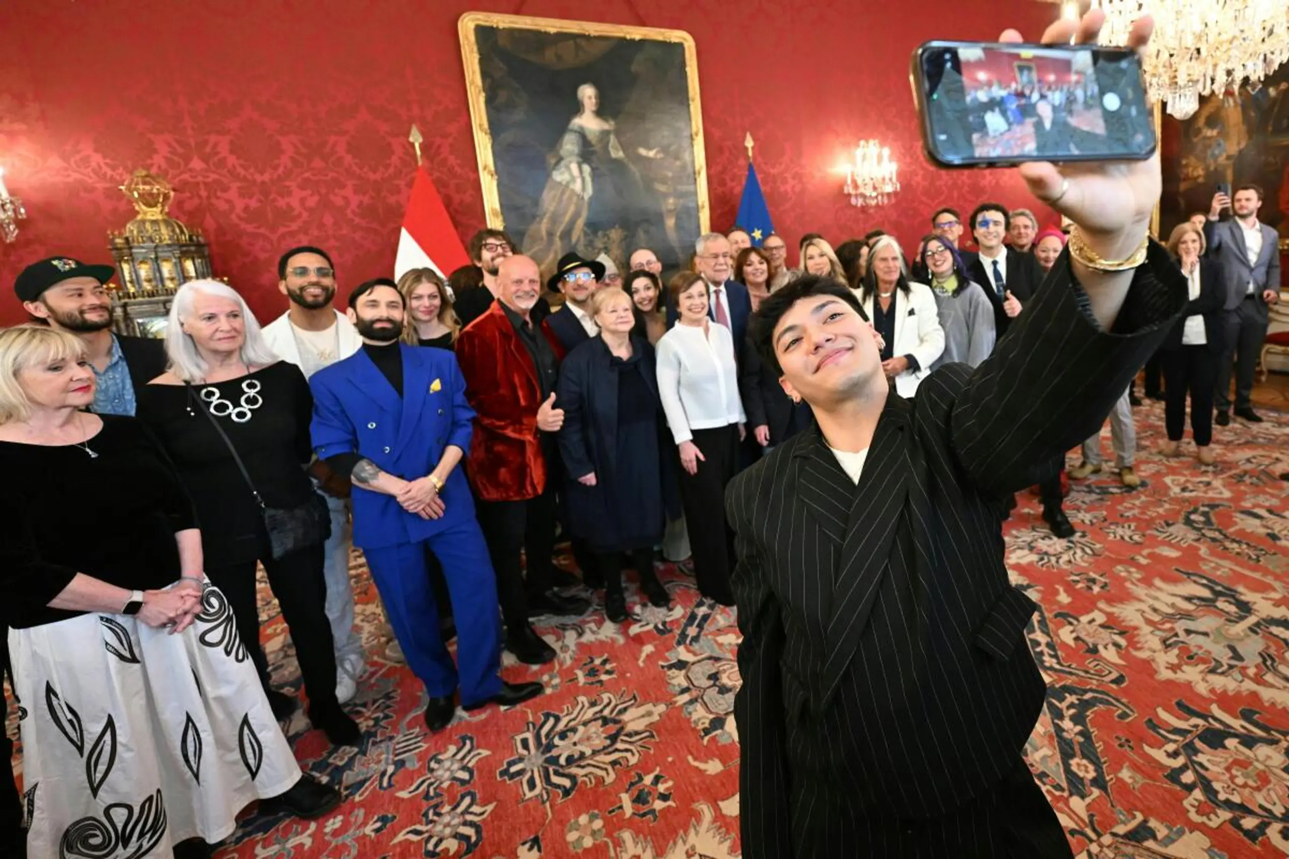 Selfie der ESC-Regenten mit dem Staatsoberhaupt