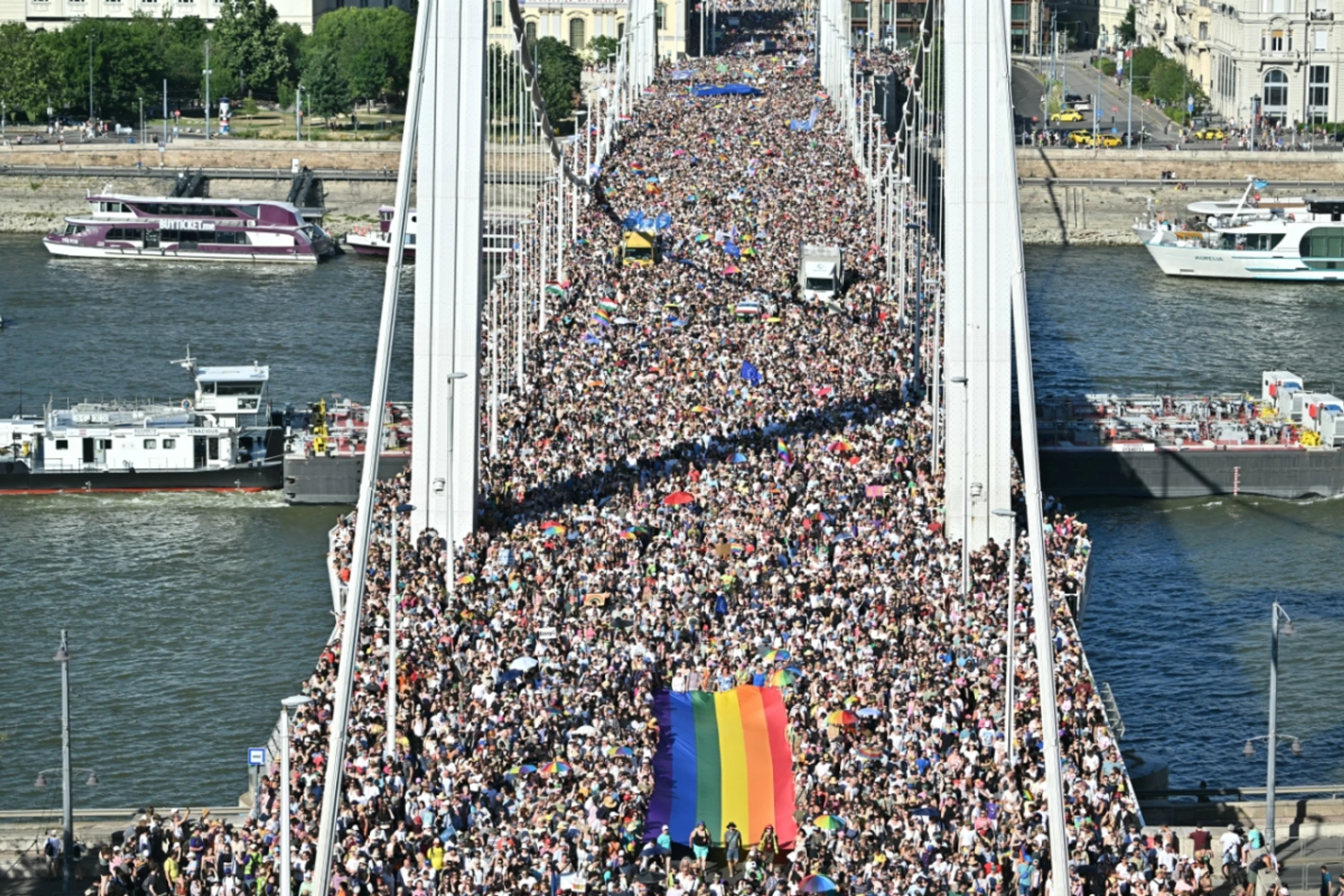 Verbotene Pride in Budapest wurde zu Massendemonstration