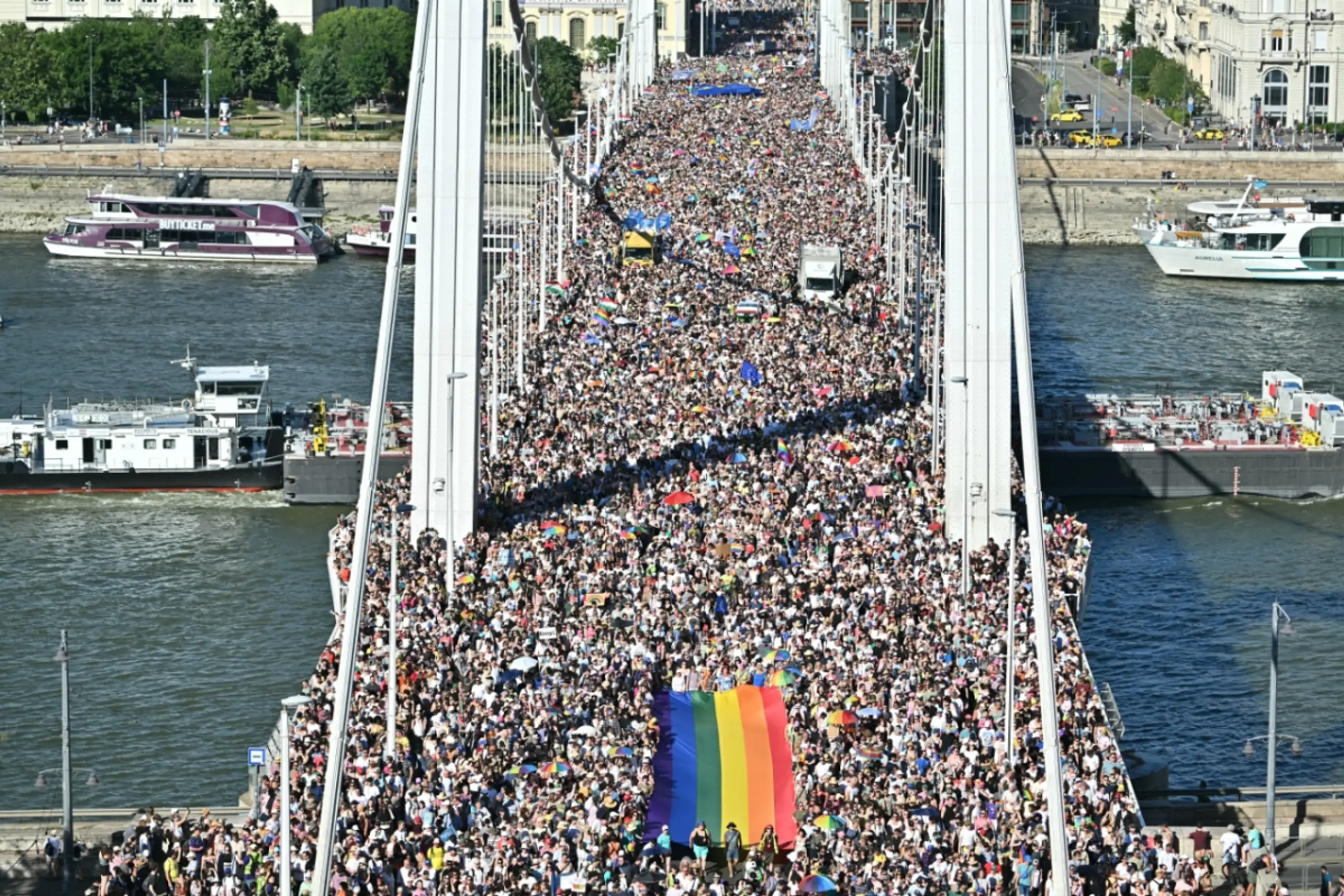 Verbotene Pride in Budapest wurde zu Massendemonstration