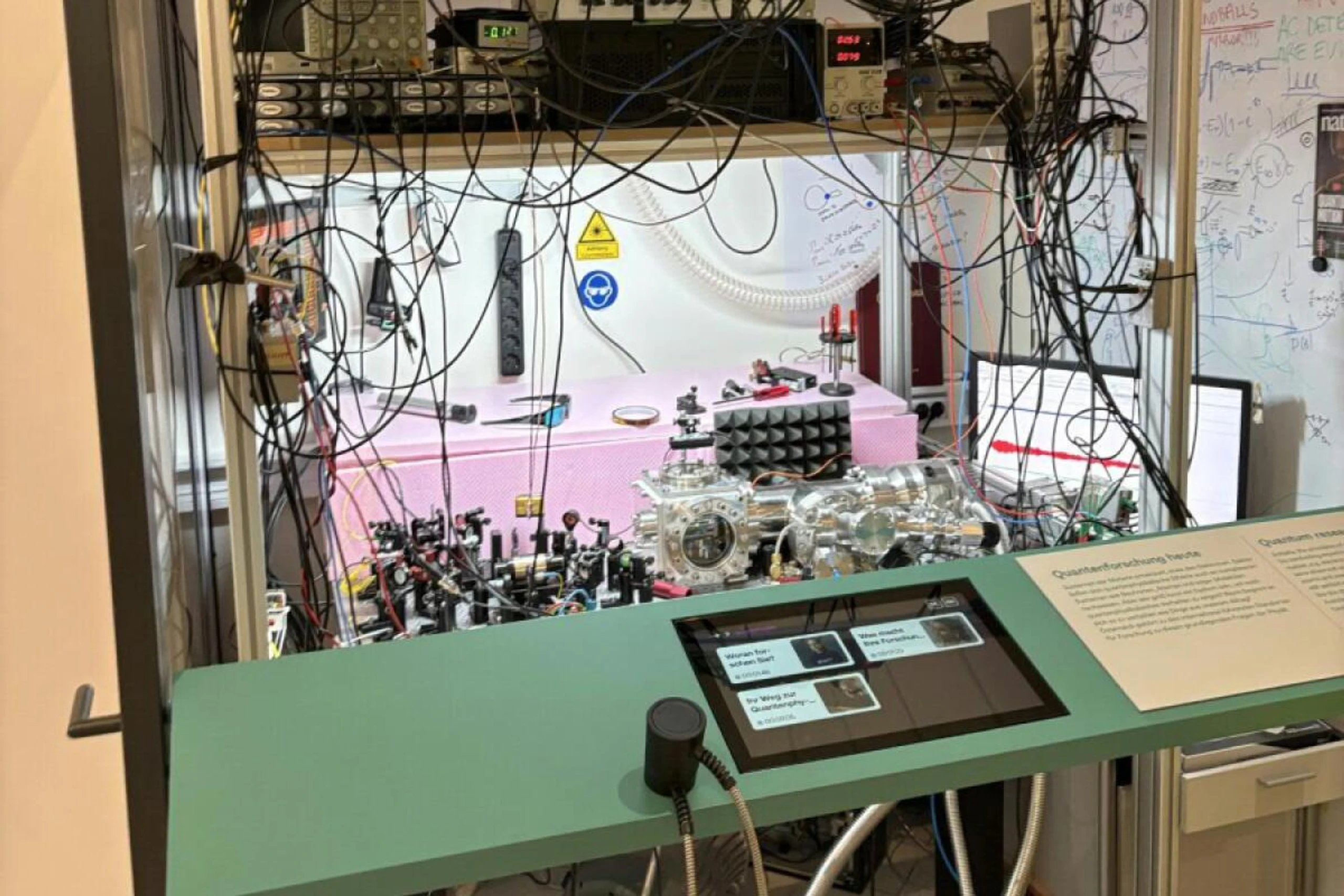 Auch ein nachgebautes Quantenlabor findet sich ab jetzt im TMW