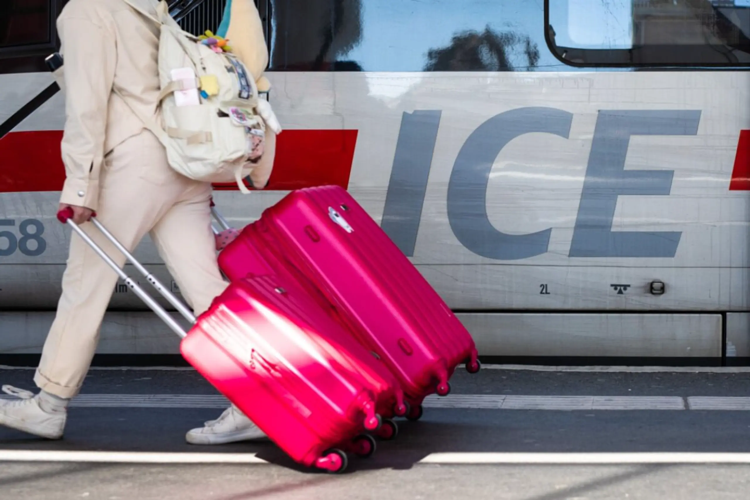 ++ ARCHIVBILD ++ Ein Jahr lang sollen die Preise für ICE-Tickets nicht erhöht werden