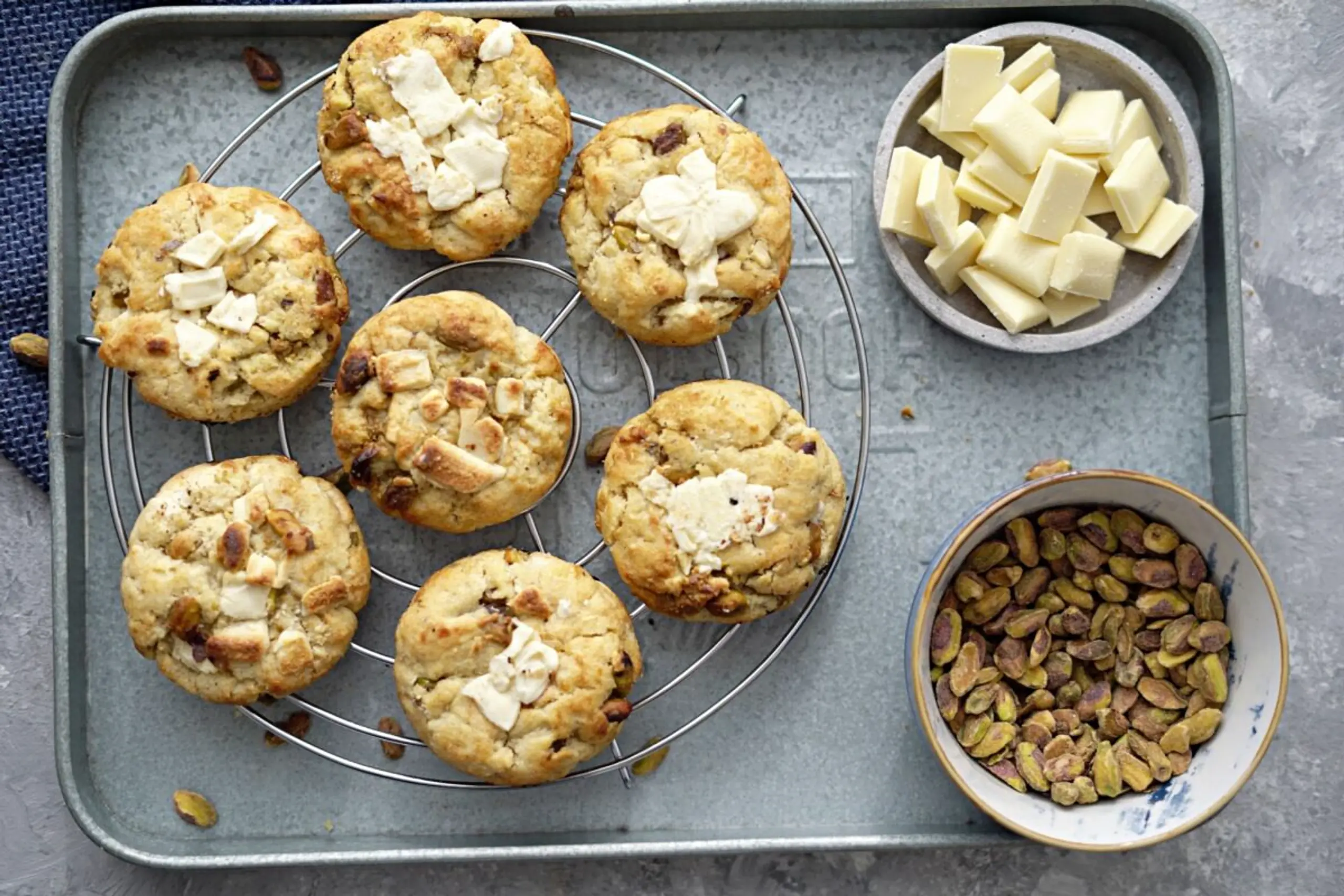 Cookies im New York Style sind dicke, große und knusprige Kekse