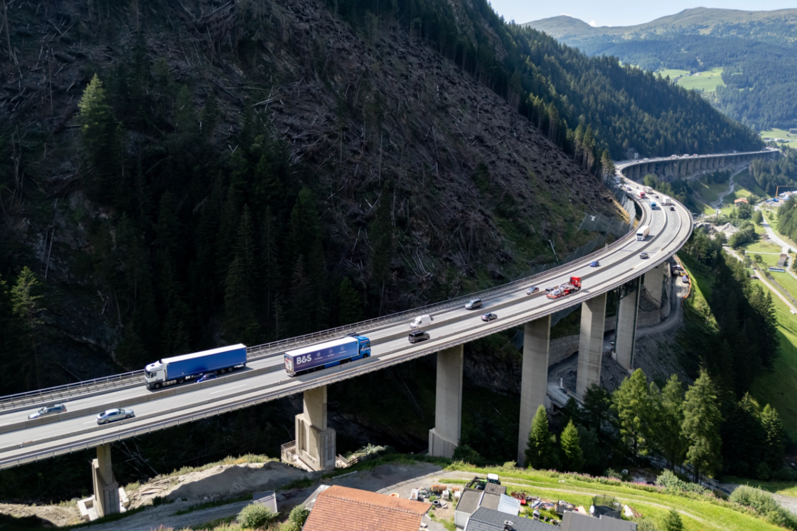 Die A13-Vollsperre durch die Brenner-Demo lässt die Wogen hochgehen