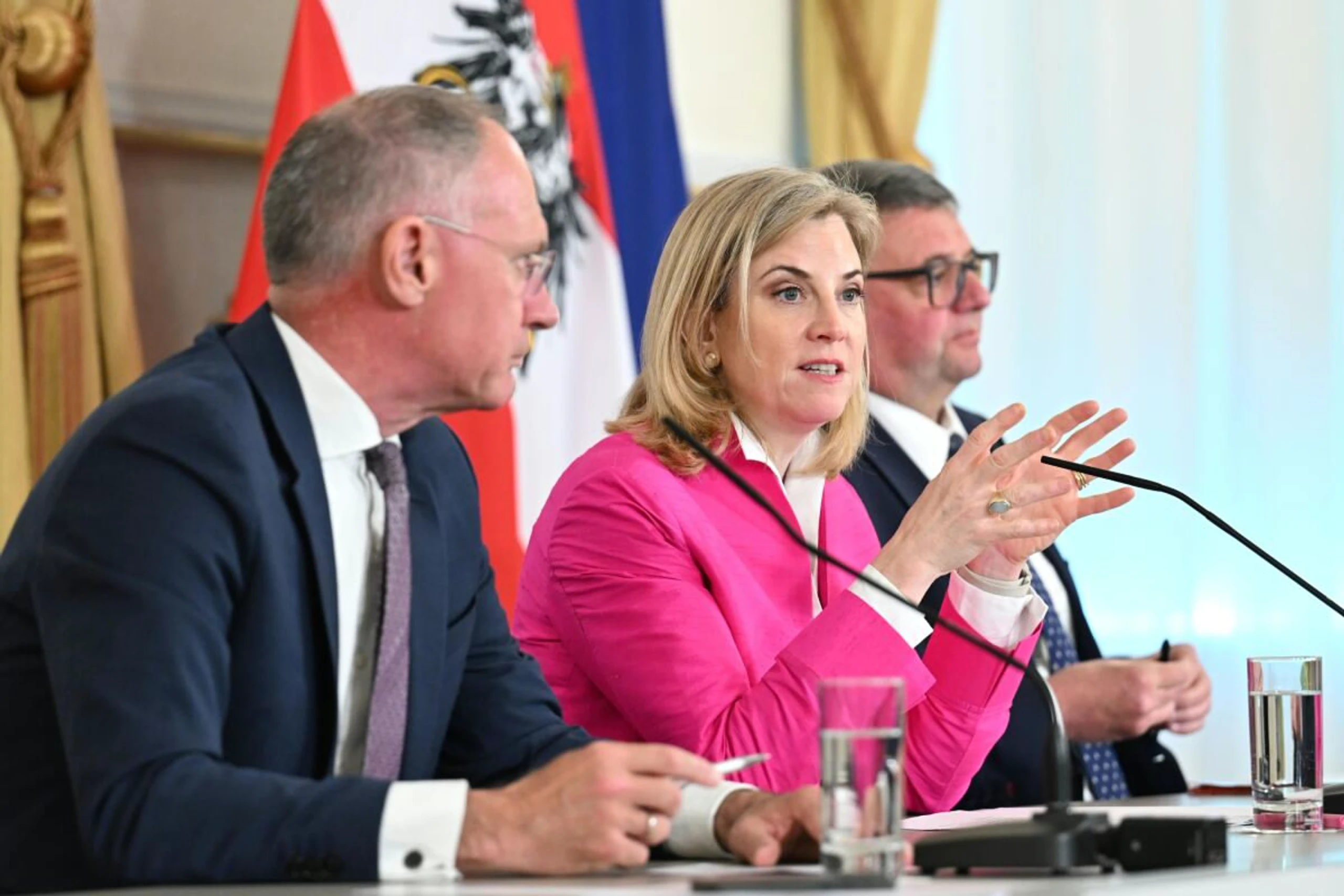 Meinl-Reisinger ist mit dem Doppelbudget zufrieden