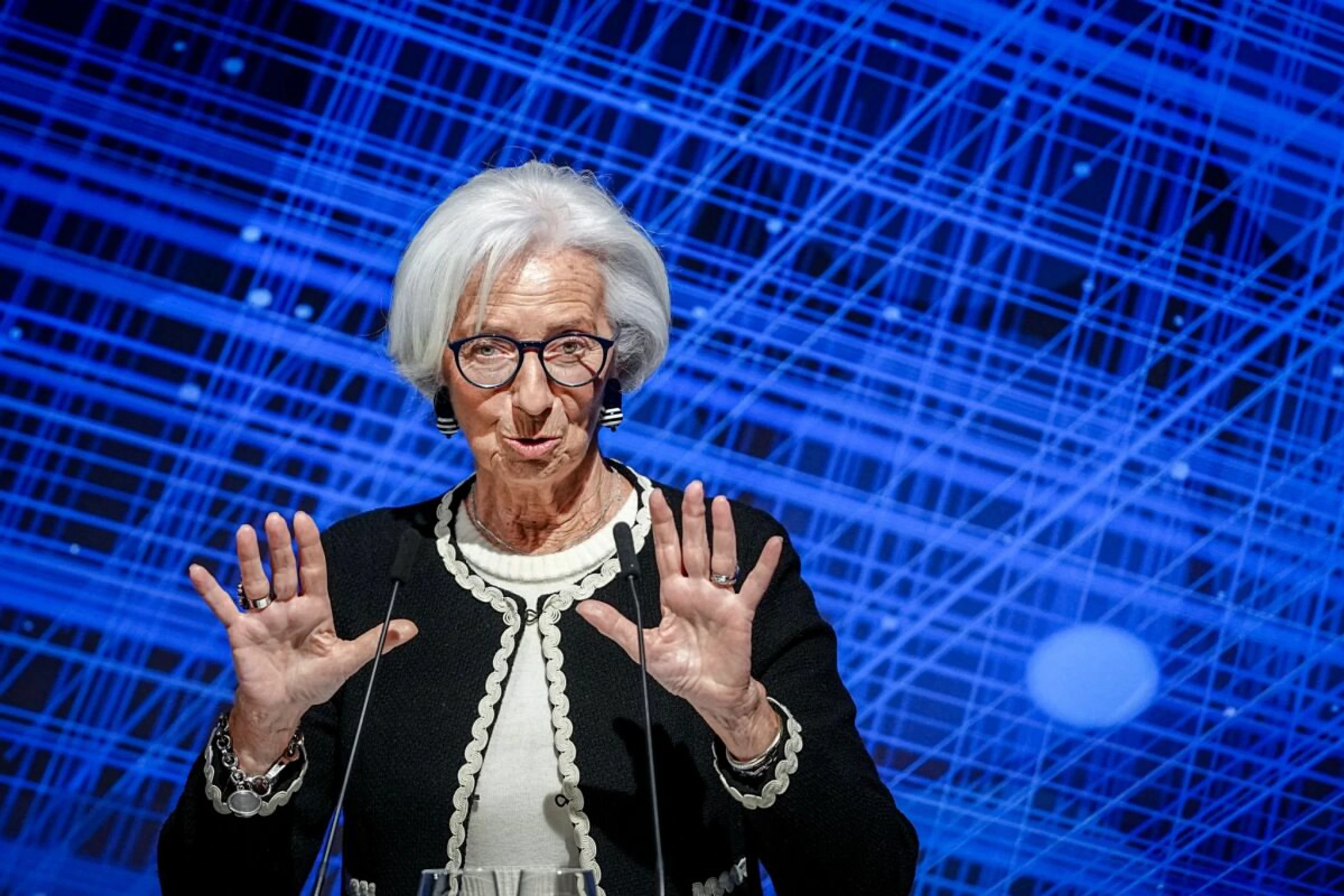 ++ ARCHIVBILD ++ EZB-Chefin Lagarde lässt Leitzinsen unverändert