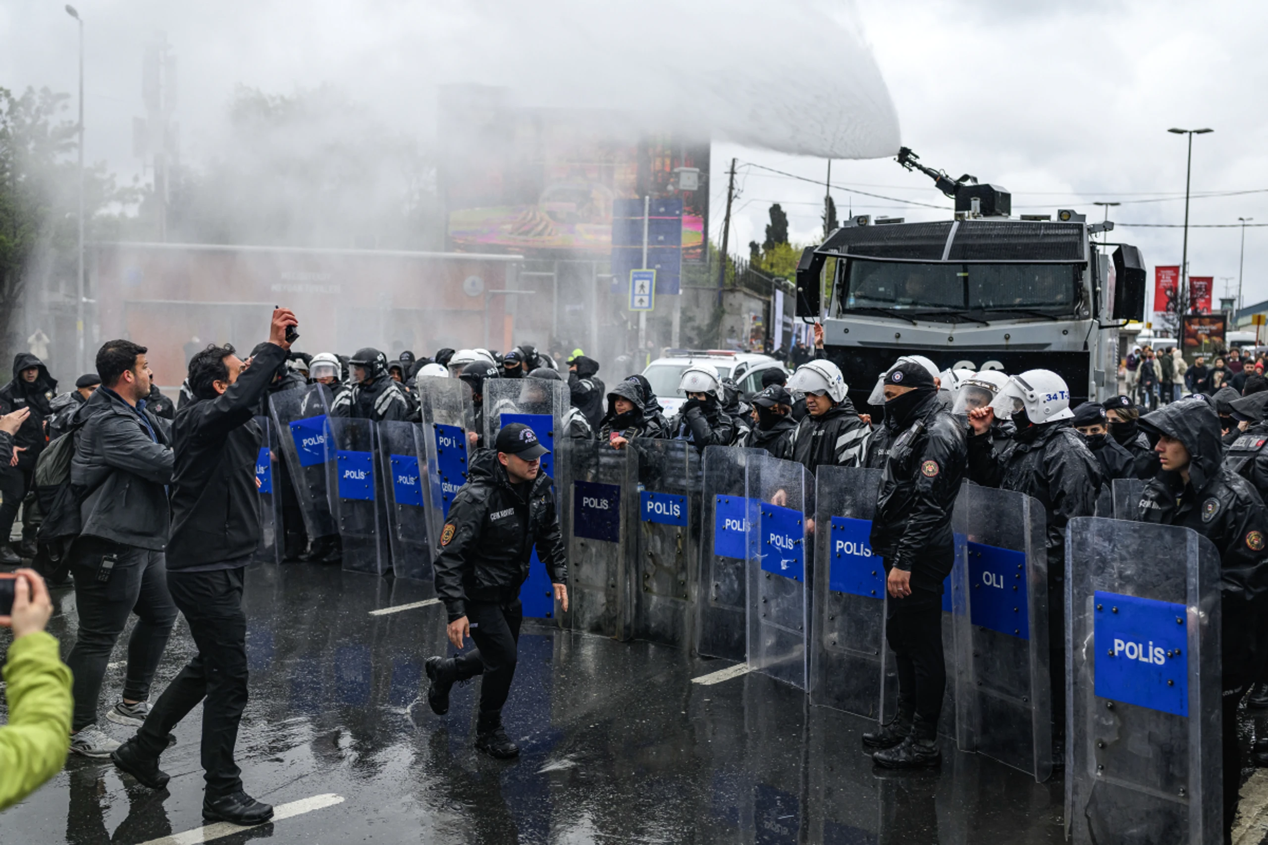 Die Polizei setzte in Istanbul auch Wasserwerfer ein